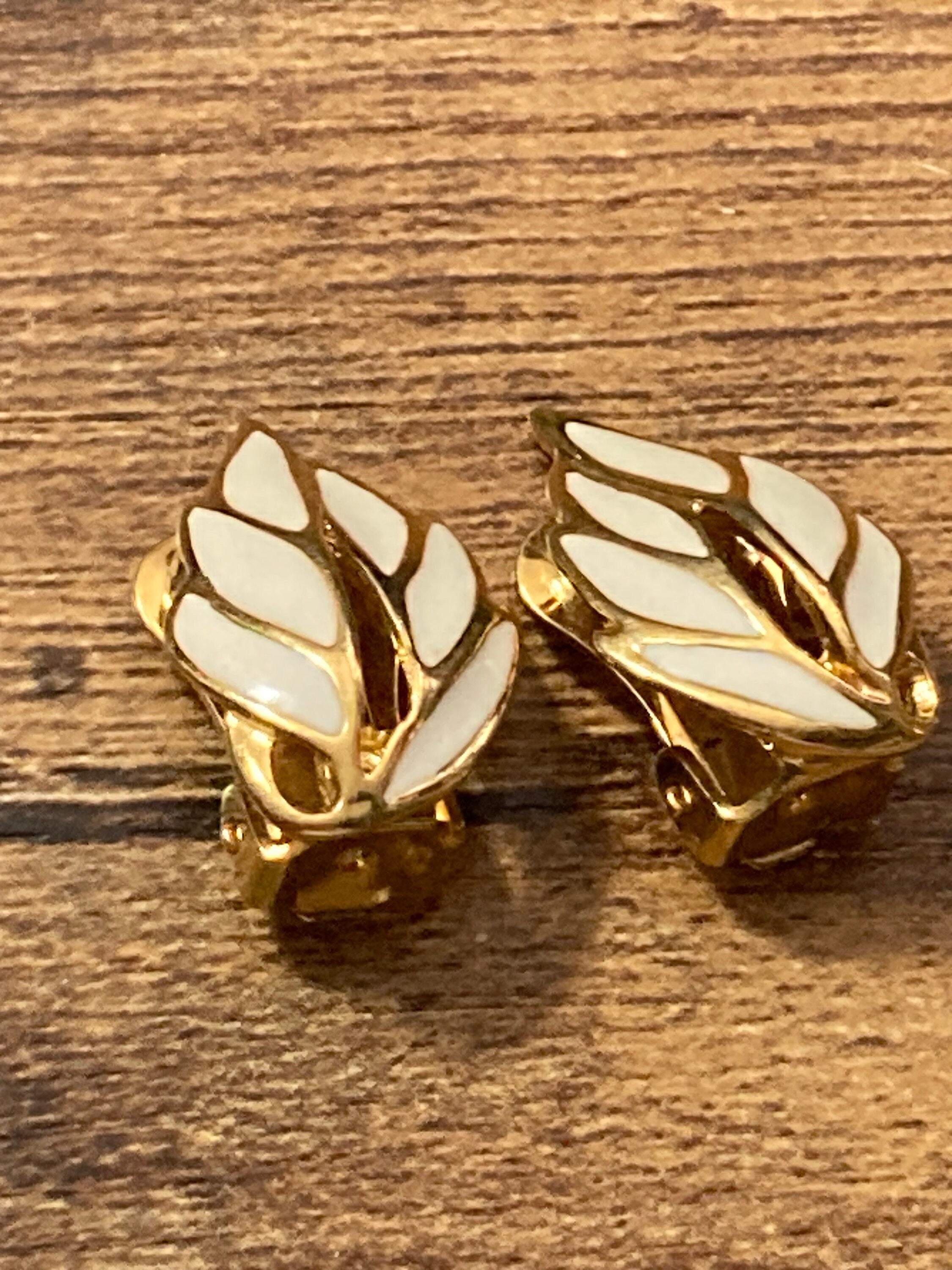 Signed SOLIEL Vintage 1980s gold tone cream enamel leaf clip on stud earrings