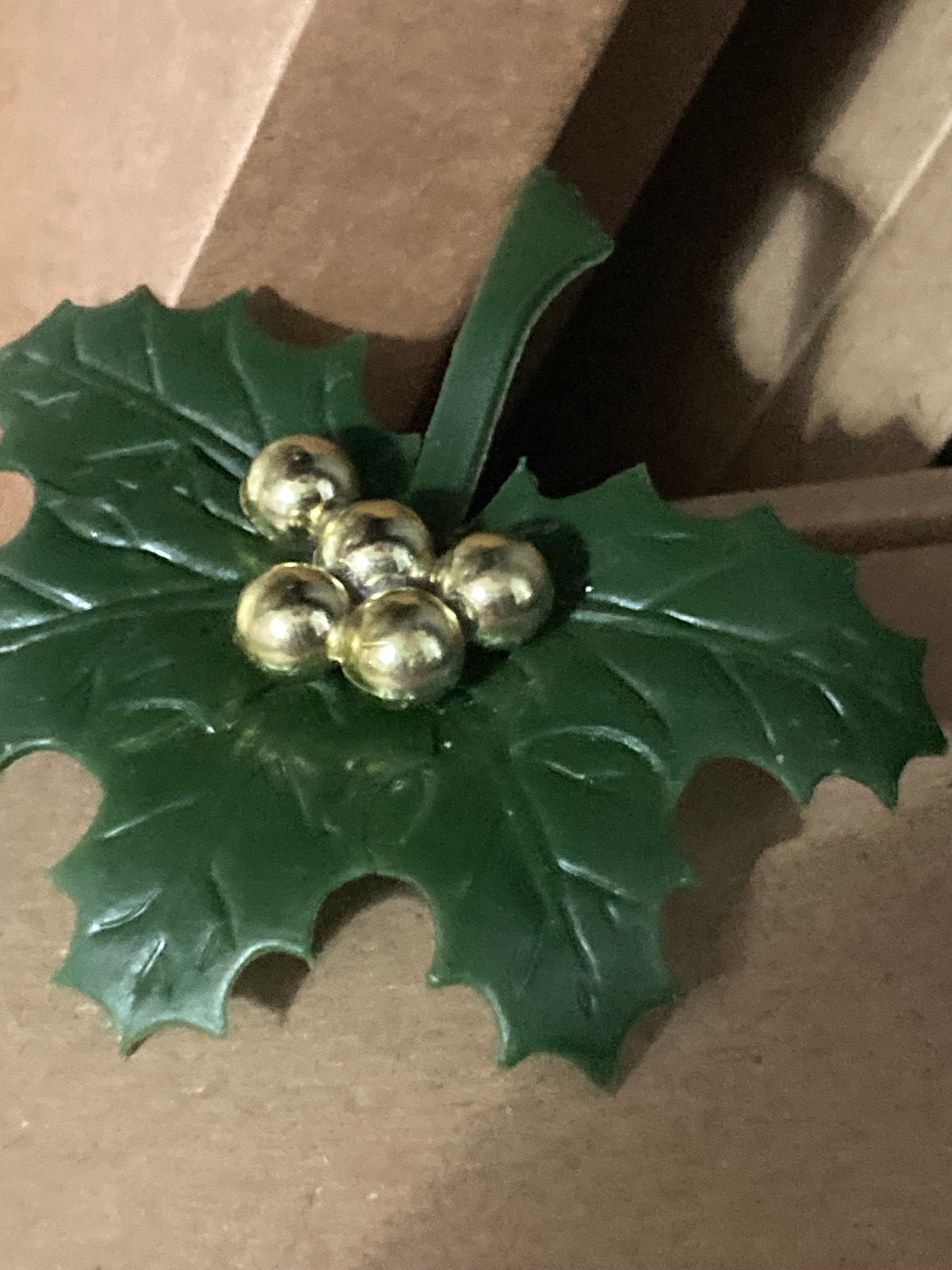 green large 8cm sprig of HOLLY LEAVES gold BERRIES plastic cake topper decoration