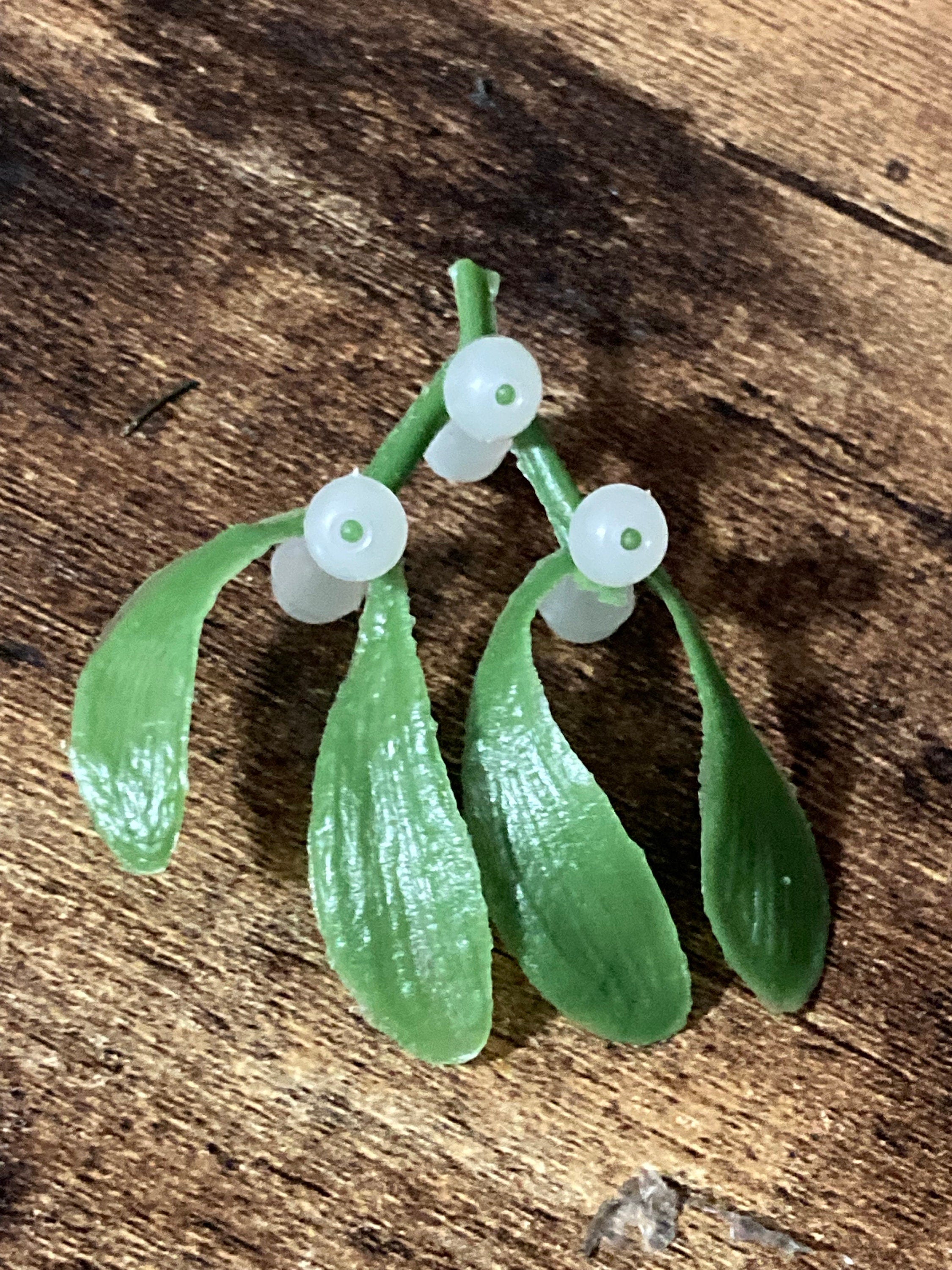 Vintage green large 5cm sprig of mistletoe white berries plastic cake topper decoration kissing