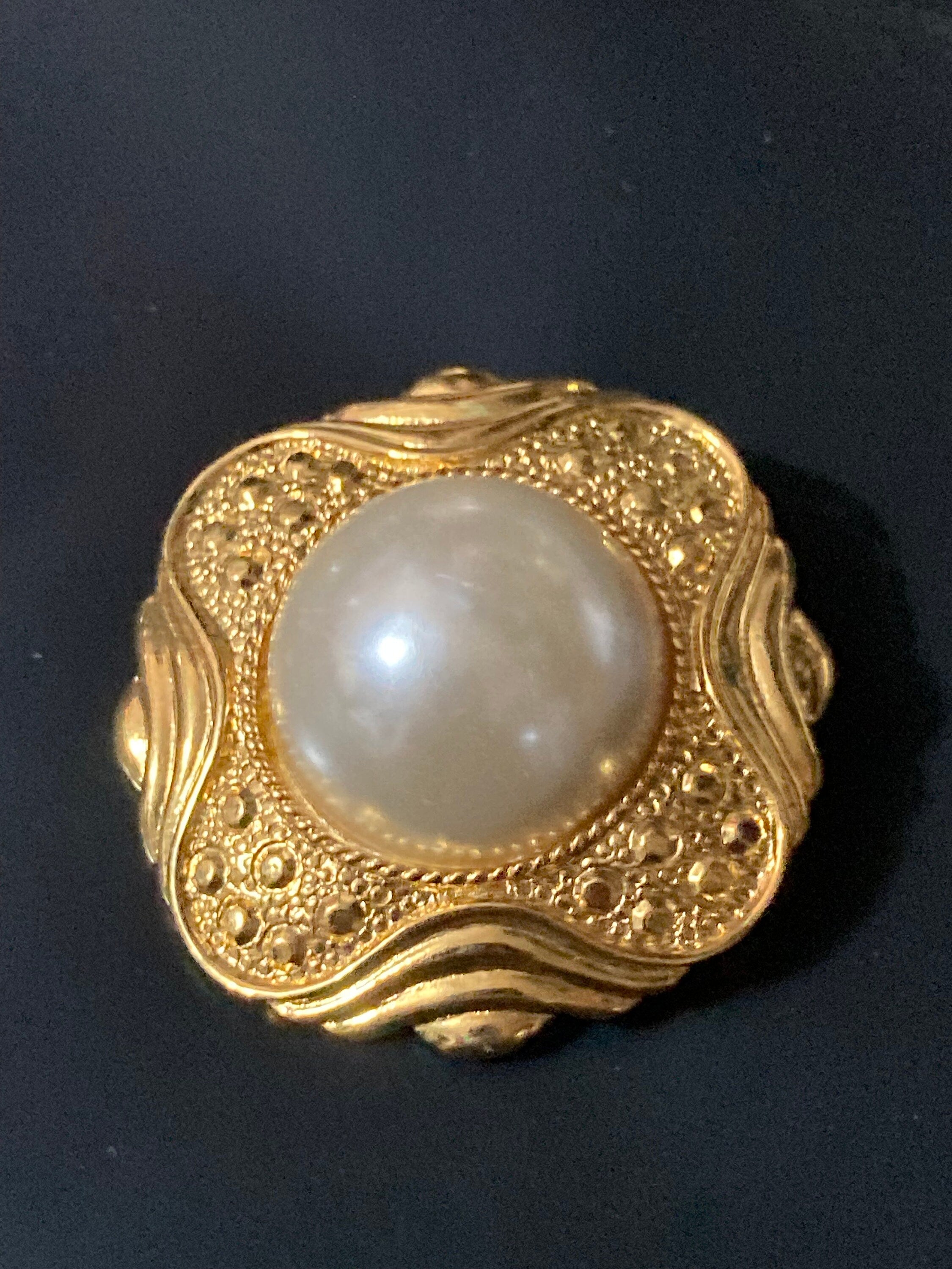 Retro Gold Tone faux pearl round Scarf ring clip Holder 1980s