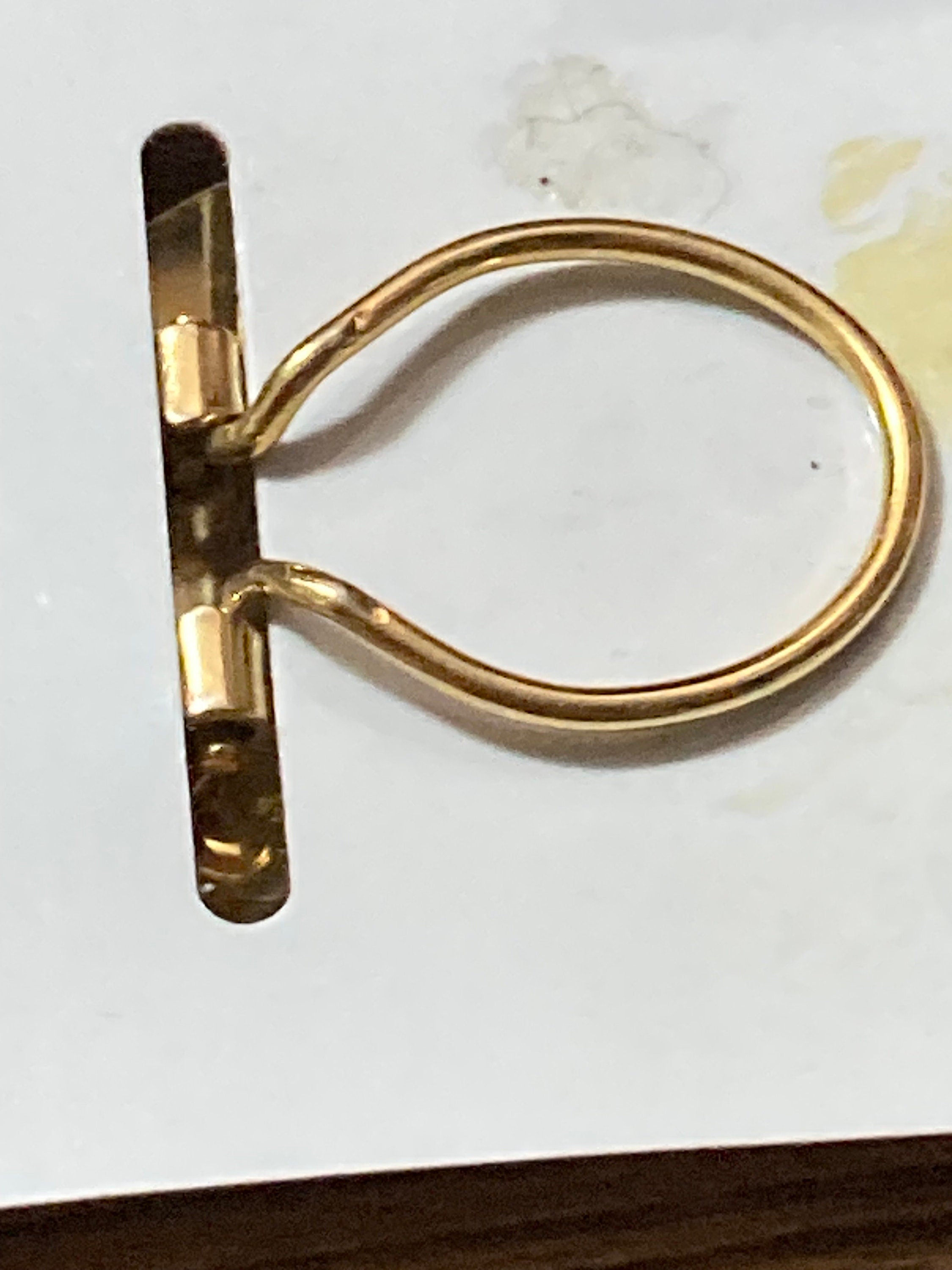 Corocraft carded Vintage Gold Tone modernist Oval Scarf Clip ring