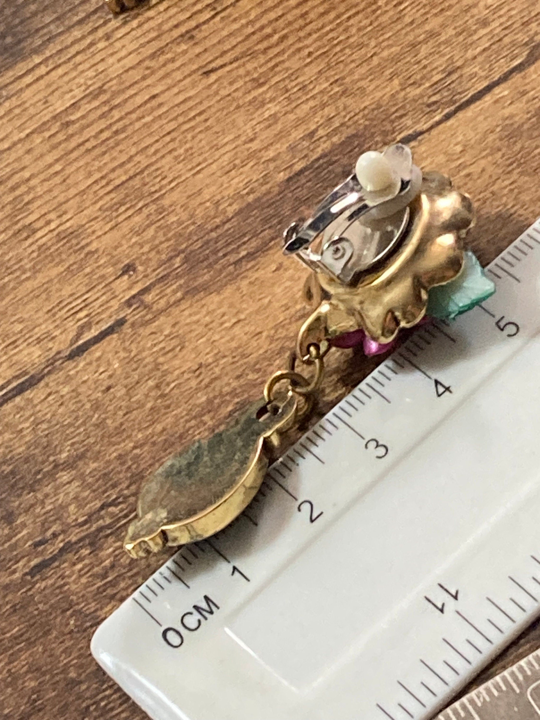 retro gold tone purple pink plastic floral sapphire cabochon drop dangly earrings