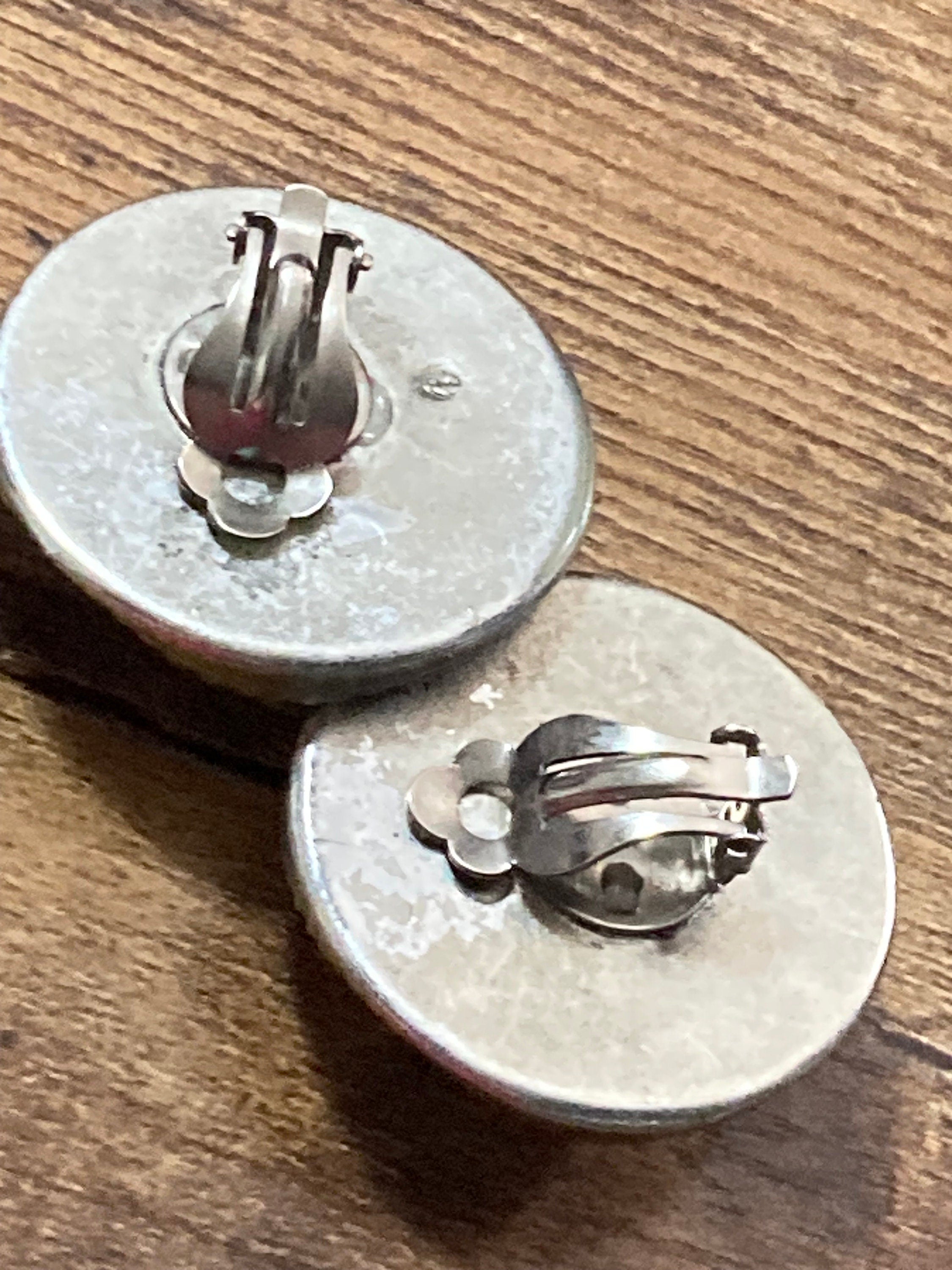 Vintage Silver Tone Clip On Earrings: Beige Cabochon Button Style