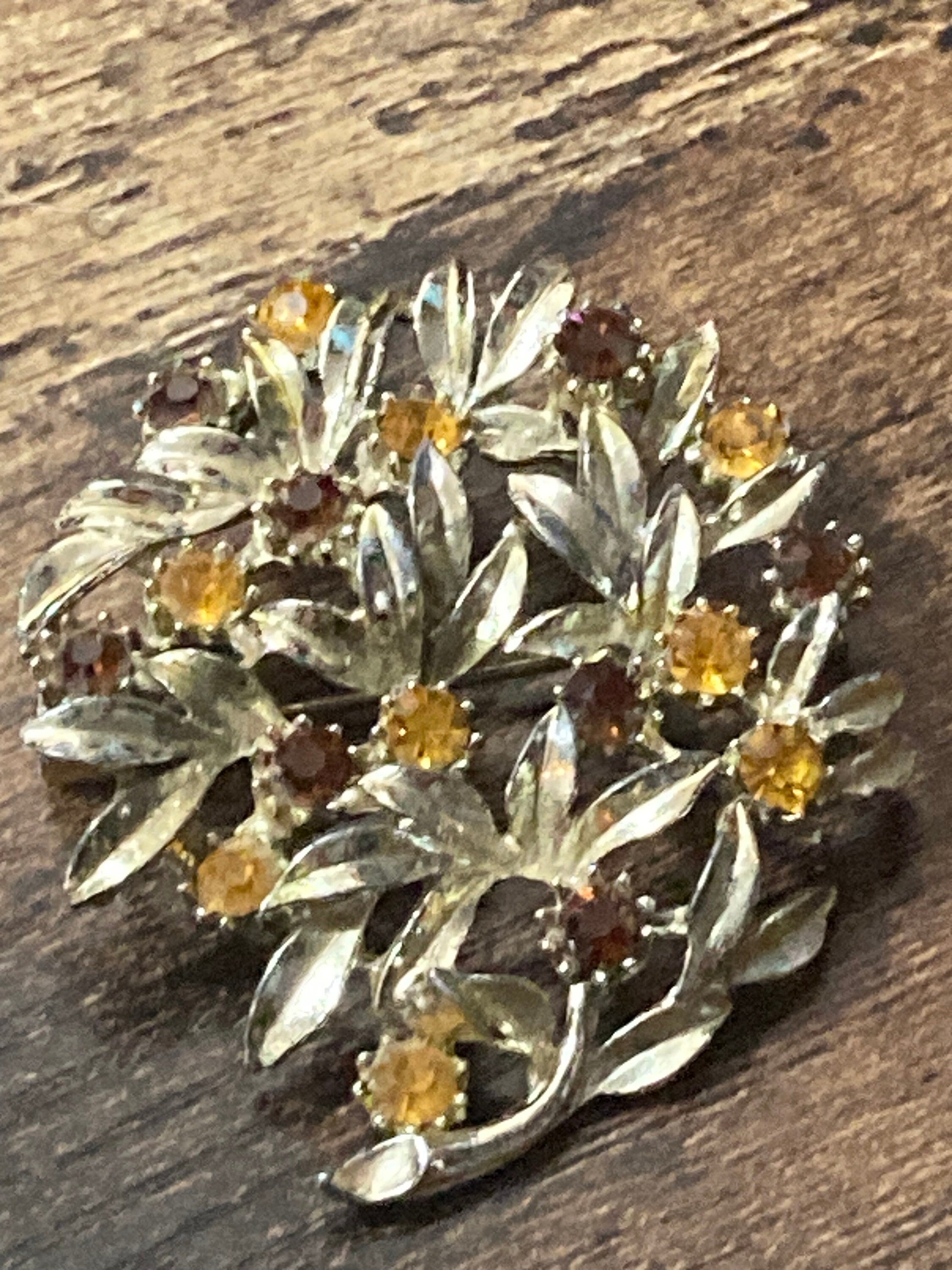 vintage mid century gold tone rhinestone diamanté brooch with orange brown cognac glass stones