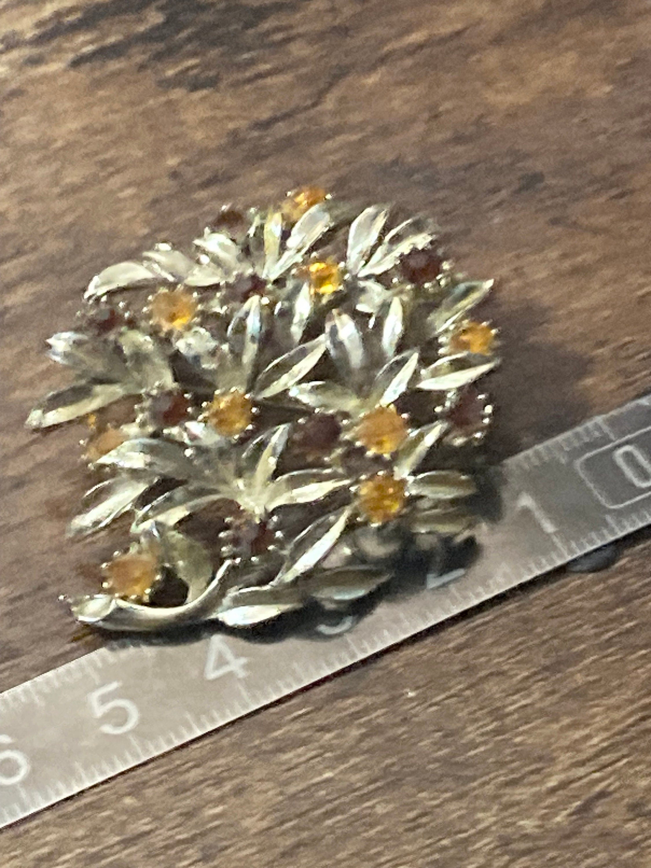 vintage mid century gold tone rhinestone diamanté brooch with orange brown cognac glass stones