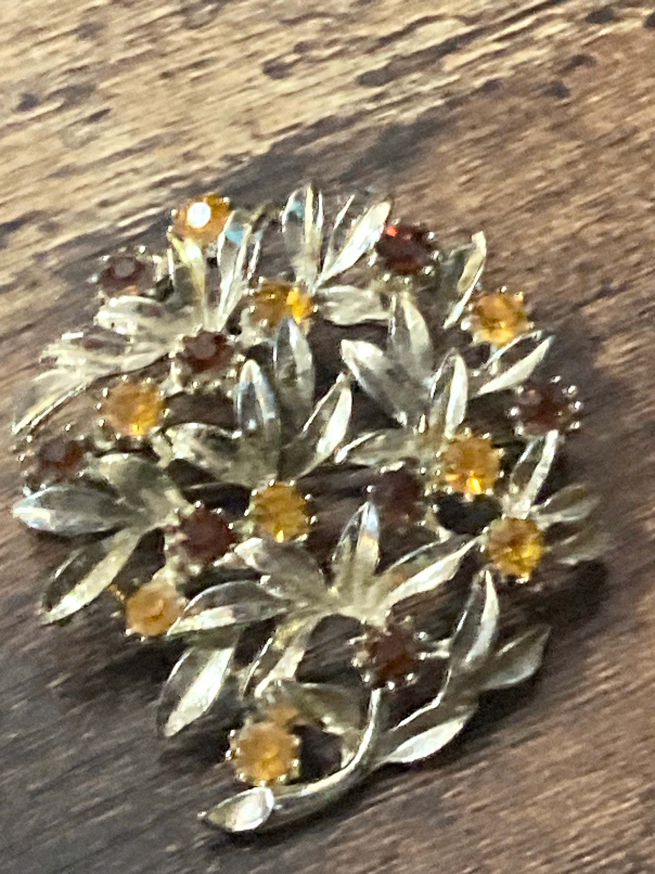 vintage mid century gold tone rhinestone diamanté brooch with orange brown cognac glass stones