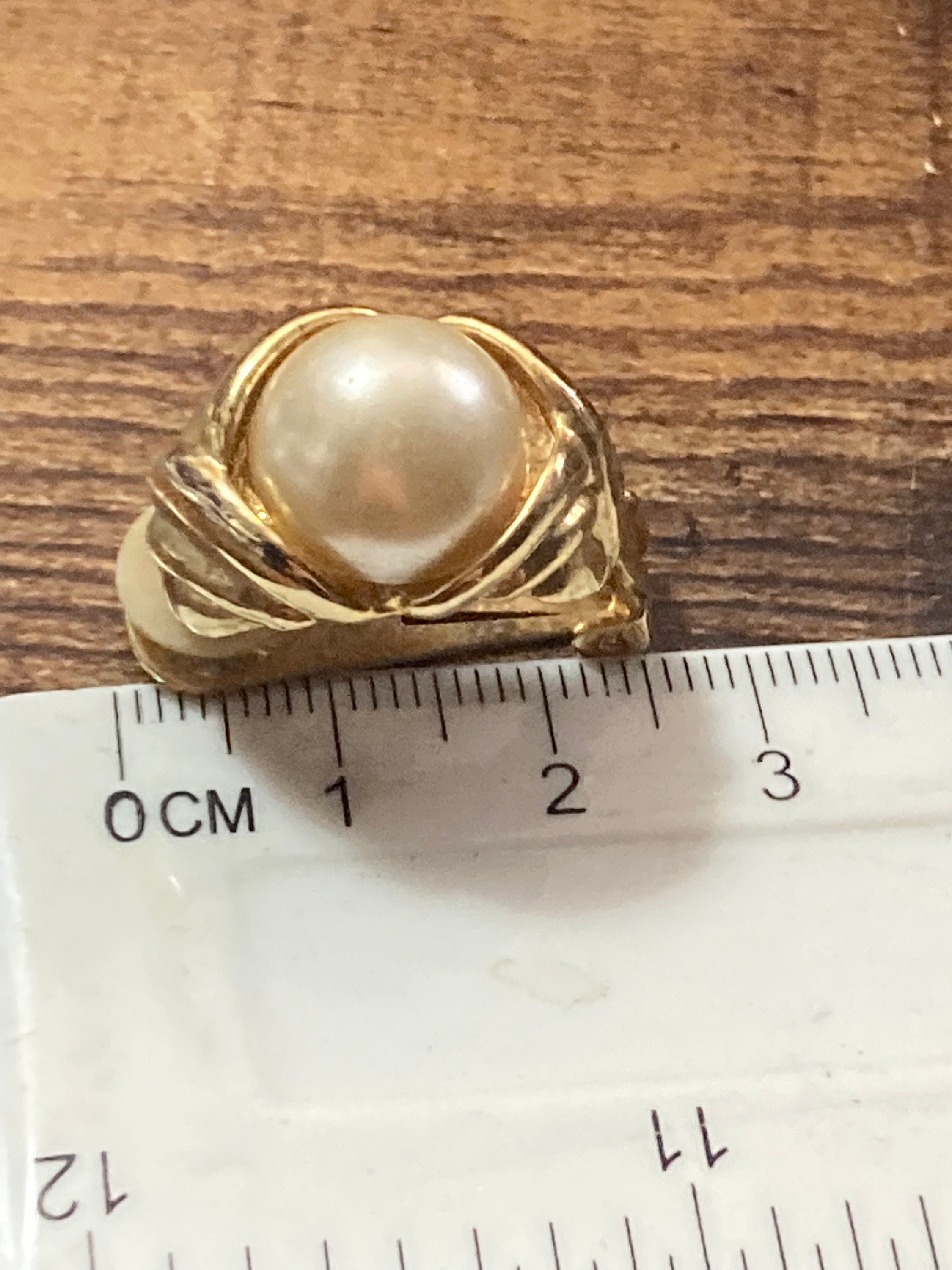 Retro half hoop cream faux pearl cabochon Clip On Earrings gold tone