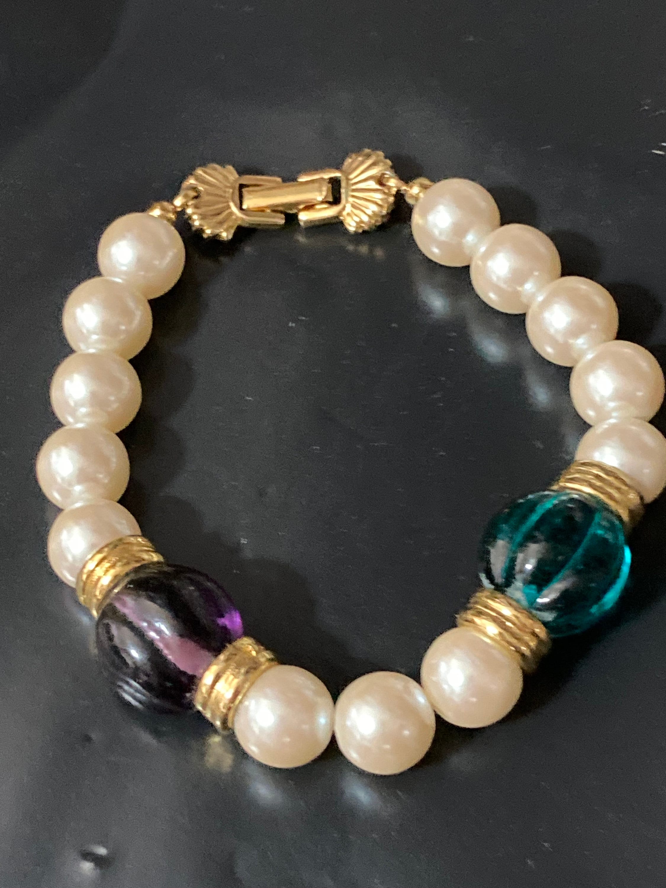 Signed Richelieu Retro Faux Pearl single Strand beaded bracelet gold tone purple green accents