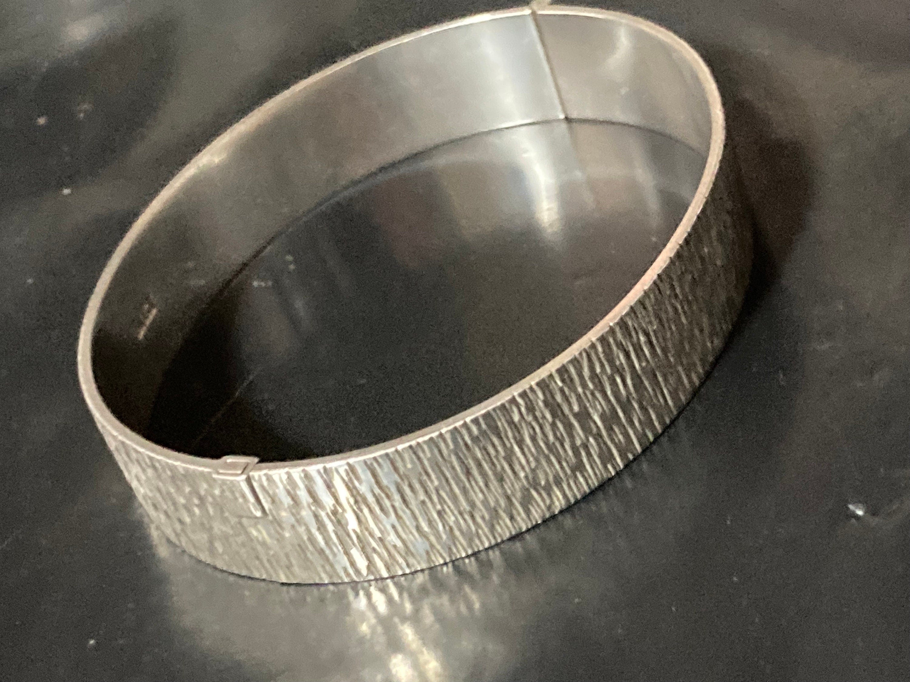 Vintage 1971 1972 12mm Wide sterling silver engraved bark 925 ornate bangle 27.1gms 1970s hallmarked