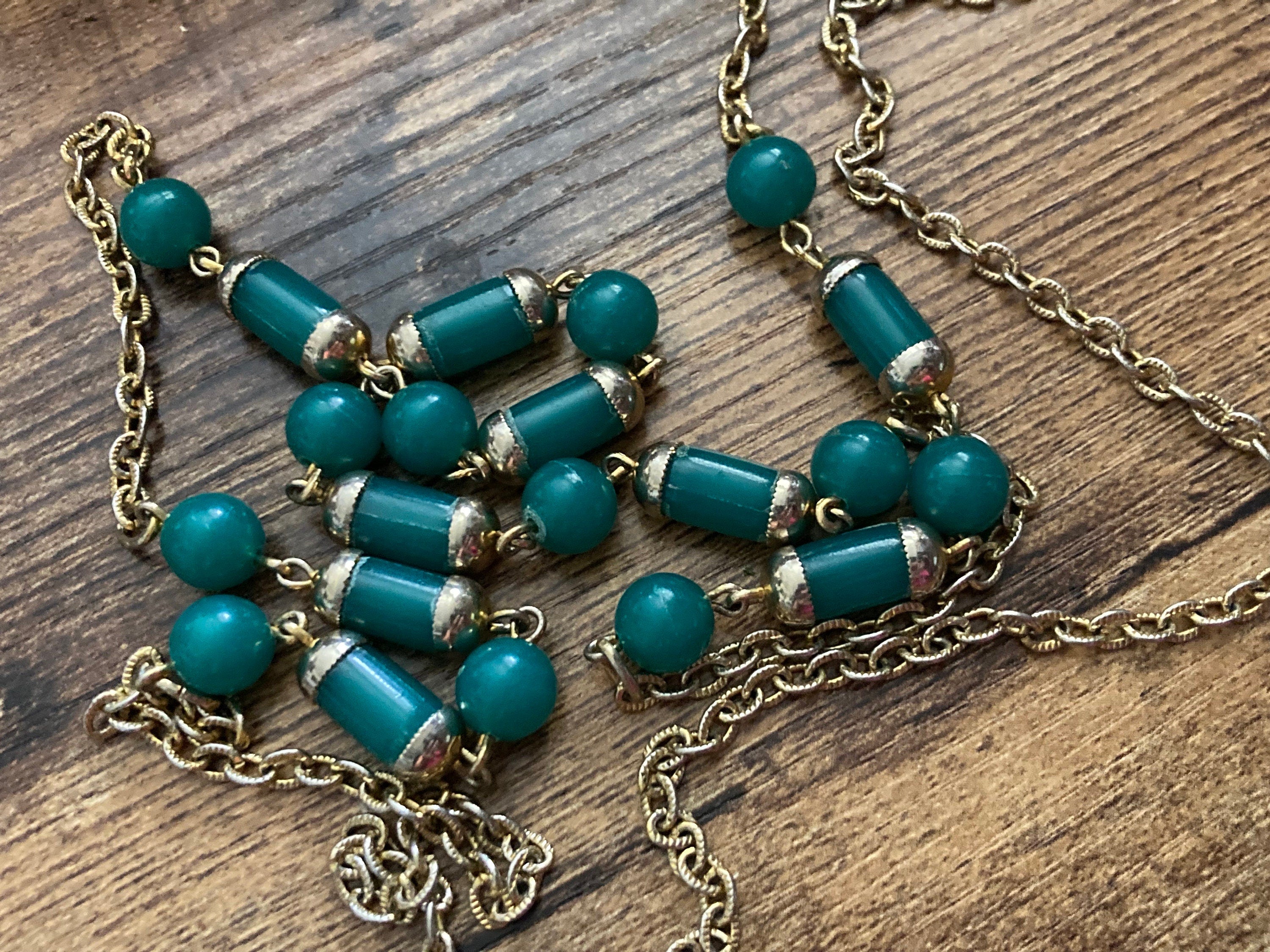 Vintage 1960s gold tone bright green plastic beaded station link necklace