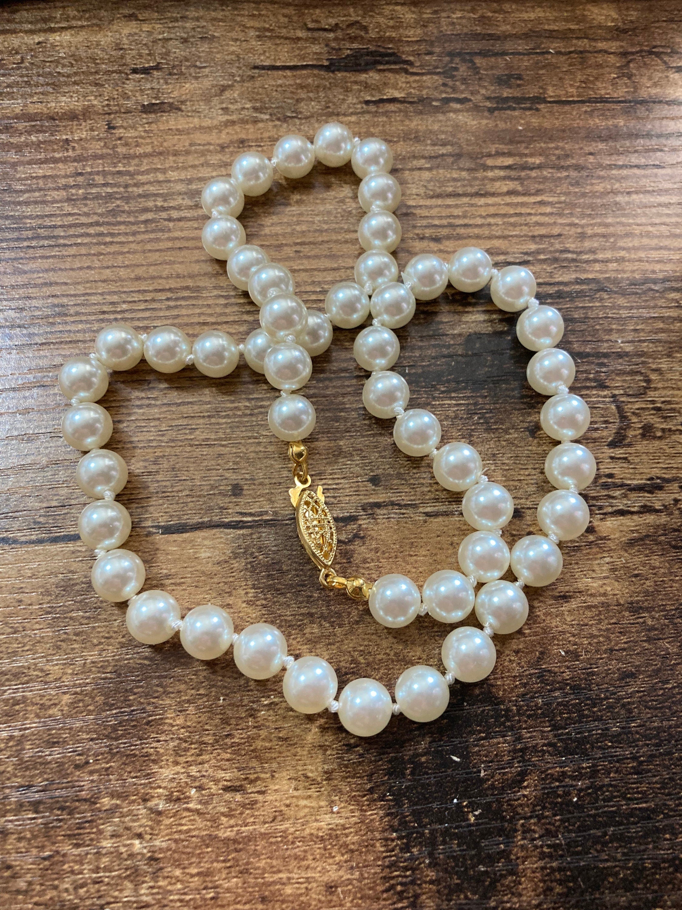 cream faux pearl collar necklace with knotted glass beads 48.5cm gold tone