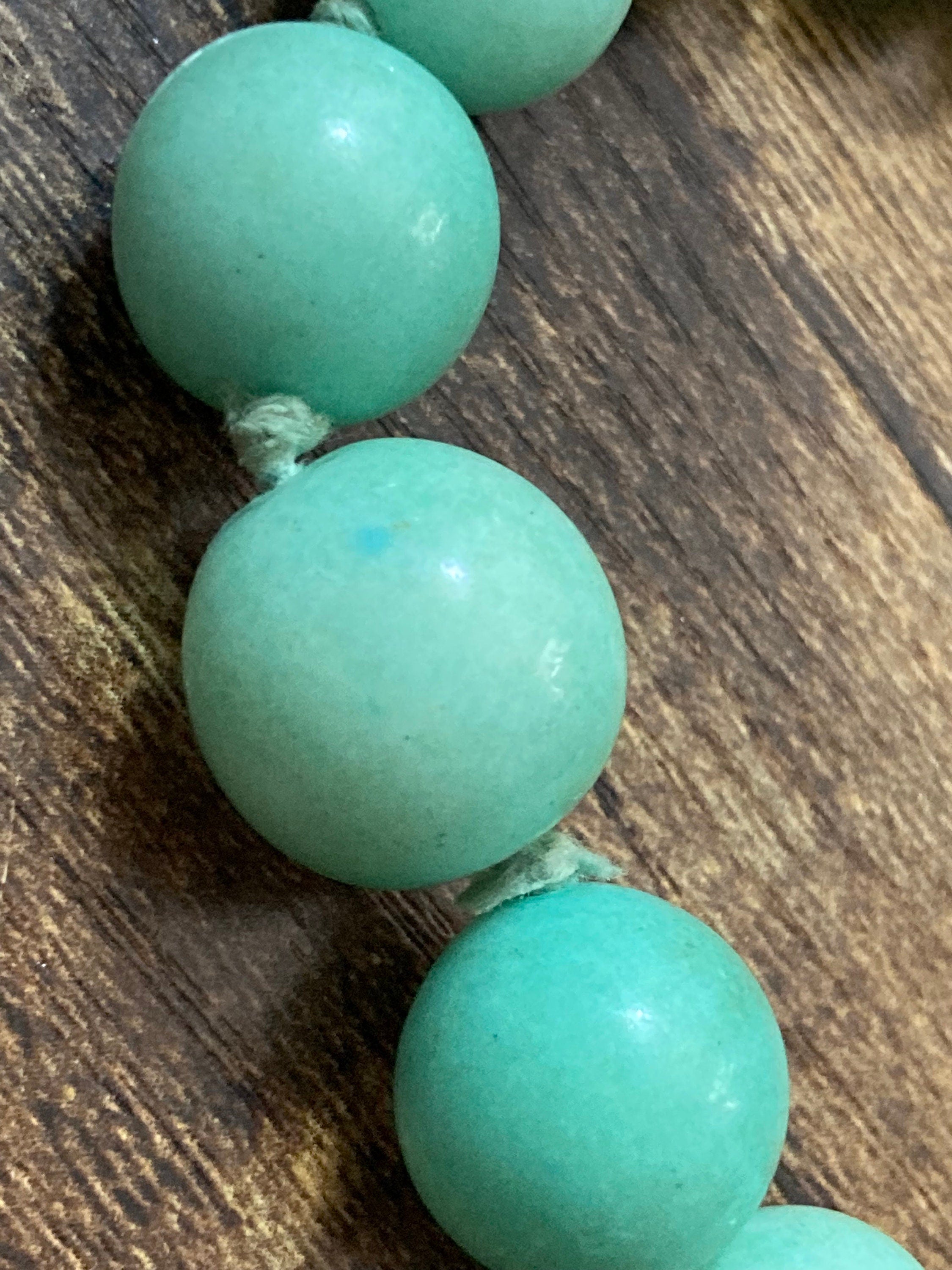 Art Deco czech gold tone metal necklace with green peking glass ceramic stones