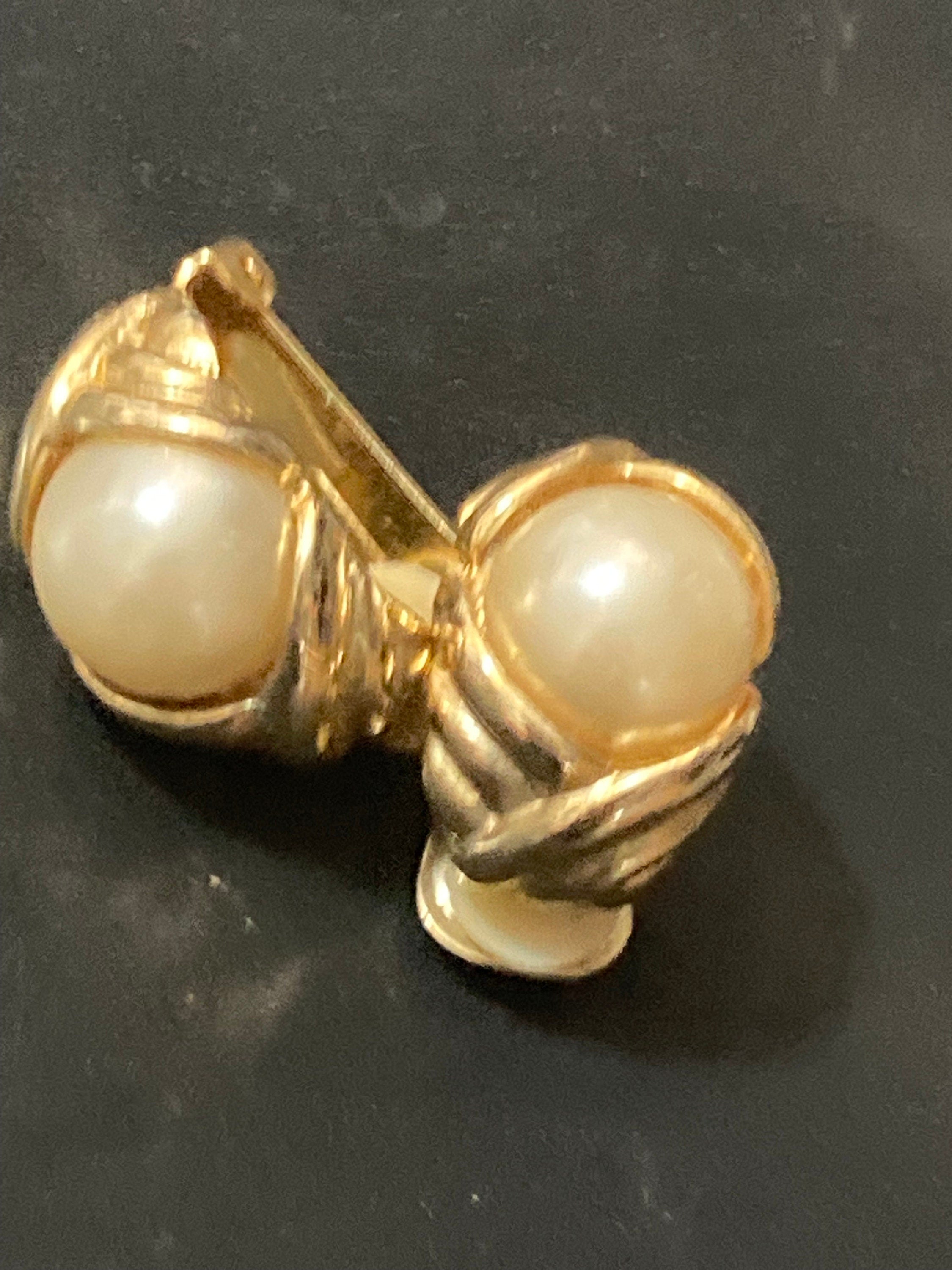 Retro half hoop cream faux pearl cabochon Clip On Earrings gold tone