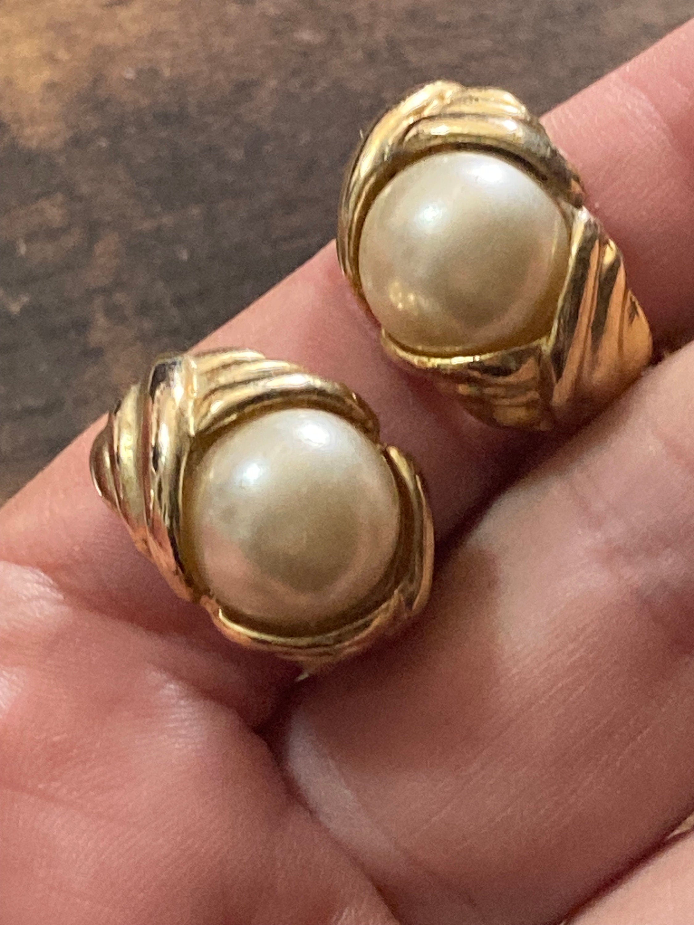 Retro half hoop cream faux pearl cabochon Clip On Earrings gold tone
