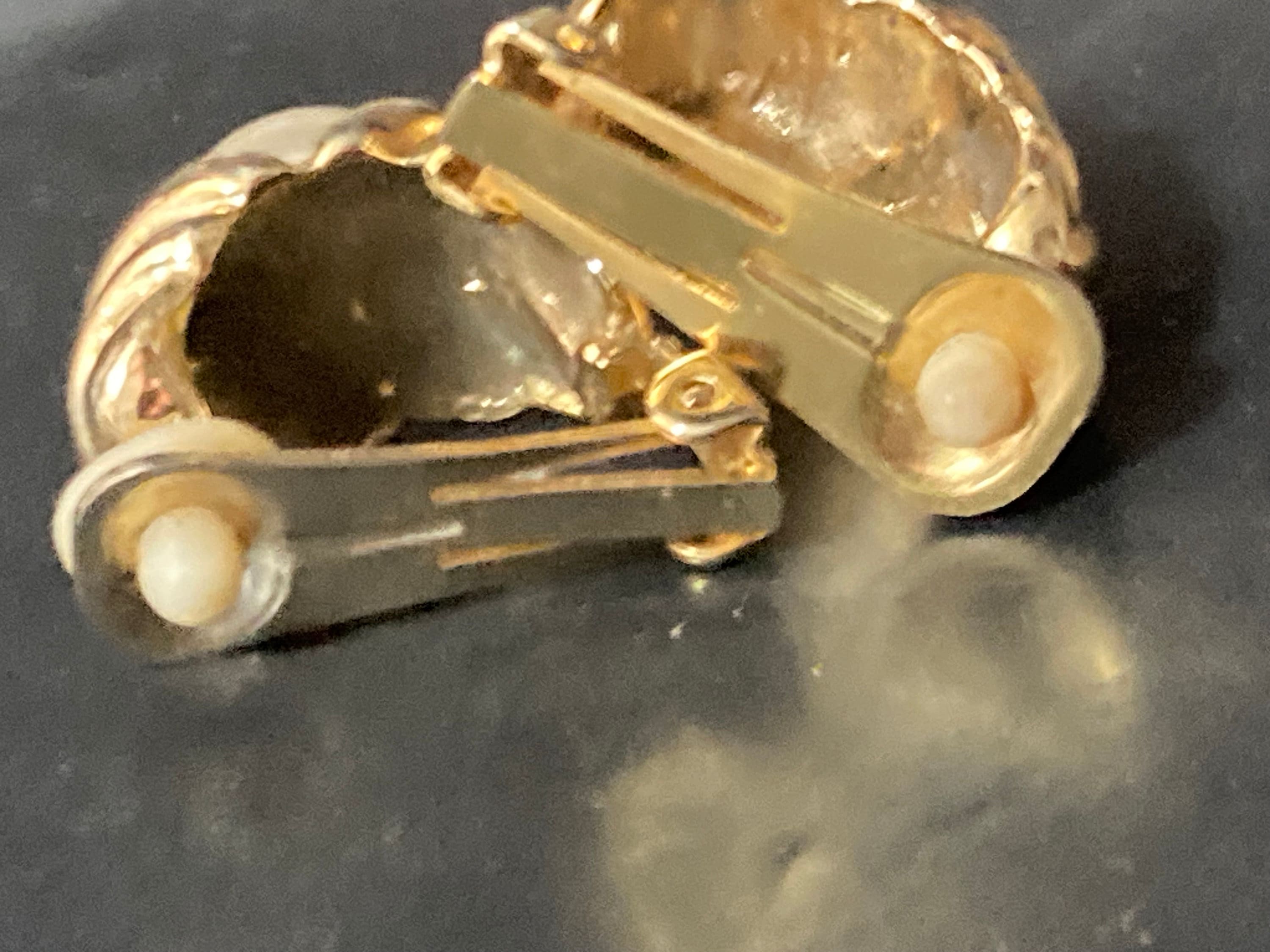 Retro half hoop cream faux pearl cabochon Clip On Earrings gold tone