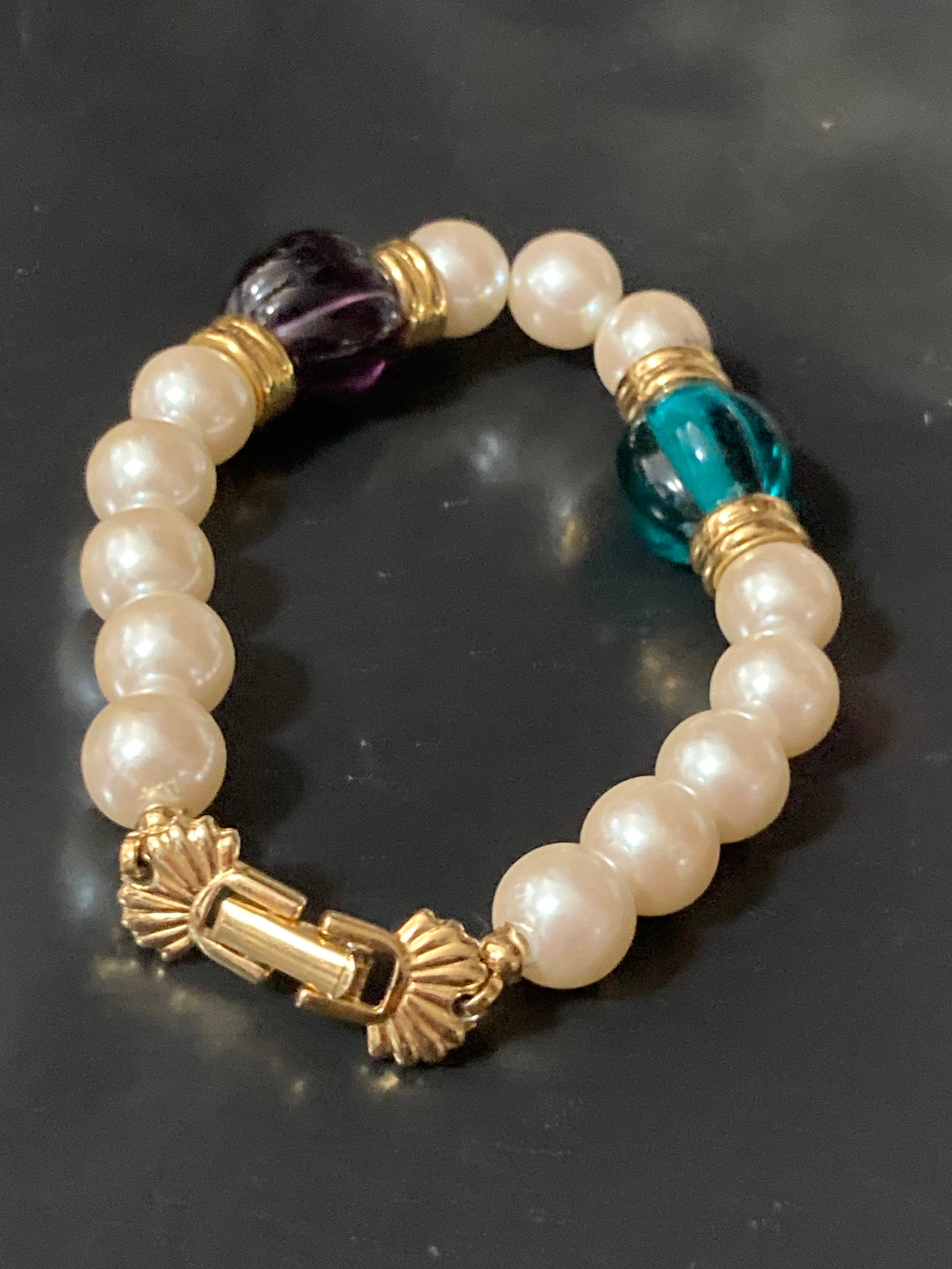 Signed Richelieu Retro Faux Pearl single Strand beaded bracelet gold tone purple green accents