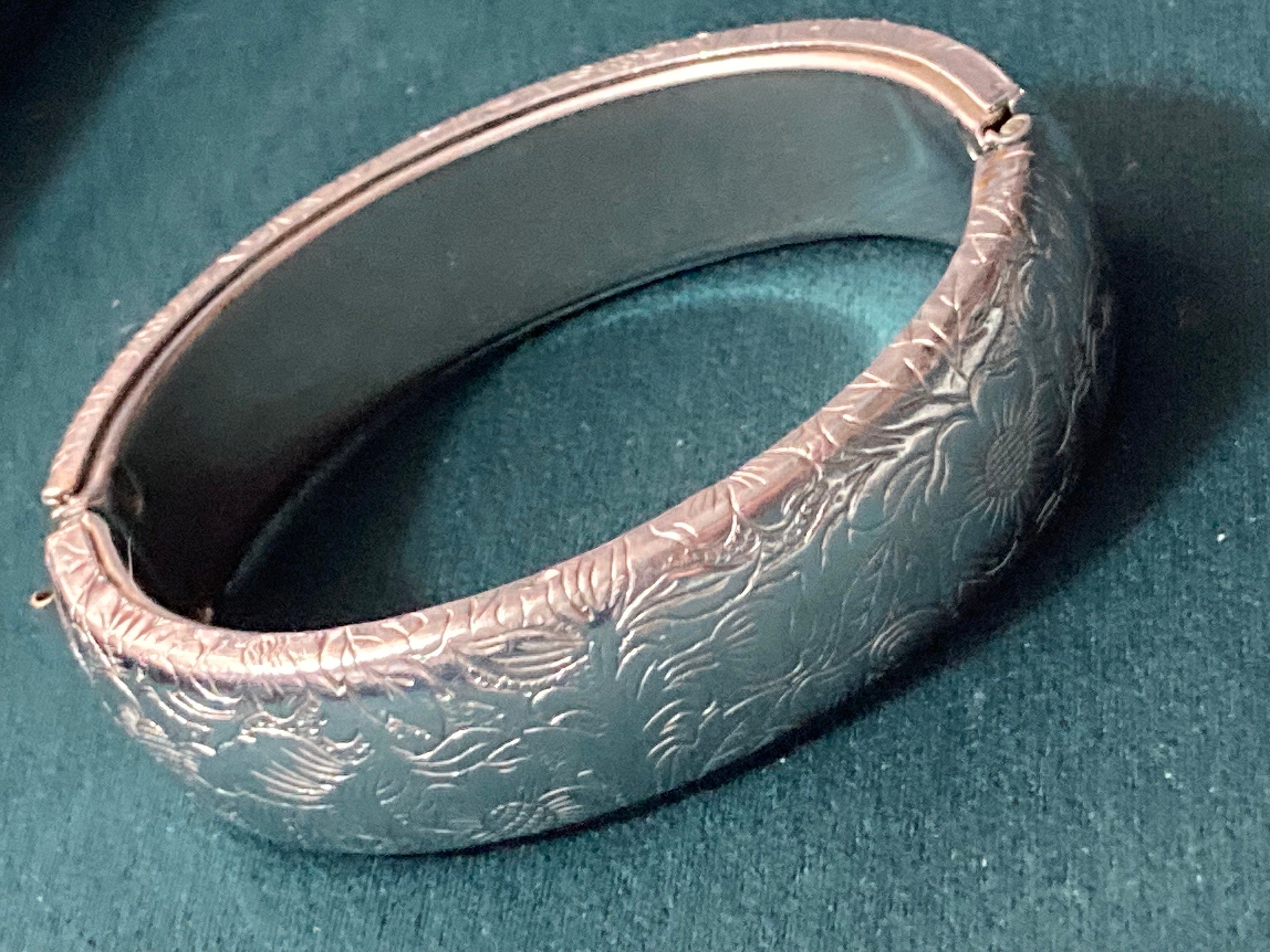 1970s signed Hong Kong  Vintage Silver tone Hinged floral etched oval clamper Bangle Bracelet