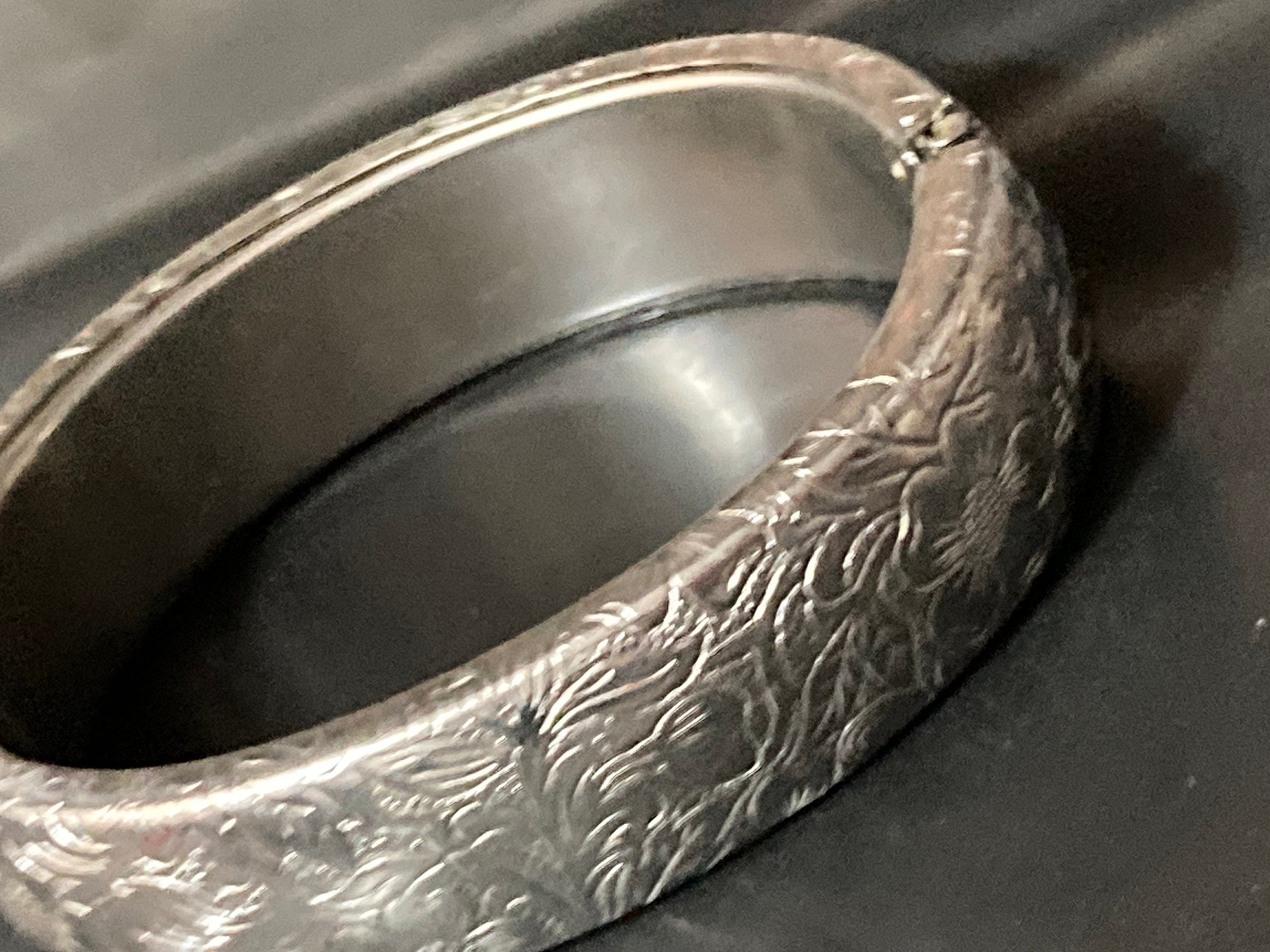 1970s signed Hong Kong  Vintage Silver tone Hinged floral etched oval clamper Bangle Bracelet