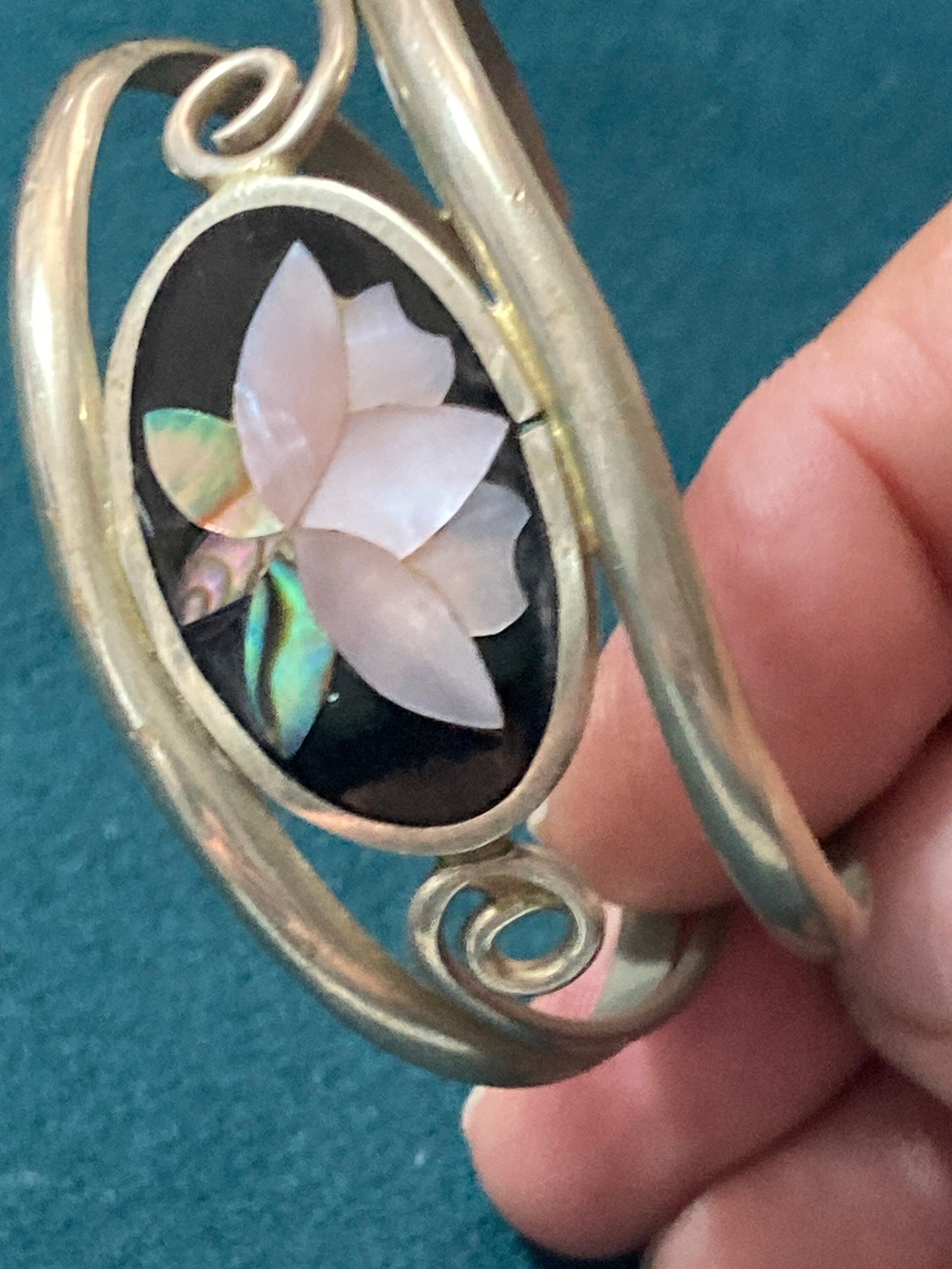 Petite Size small childrens Abalone Mother of Pearl floral Shell inset Silver Tone wrap cuff bangle little girls