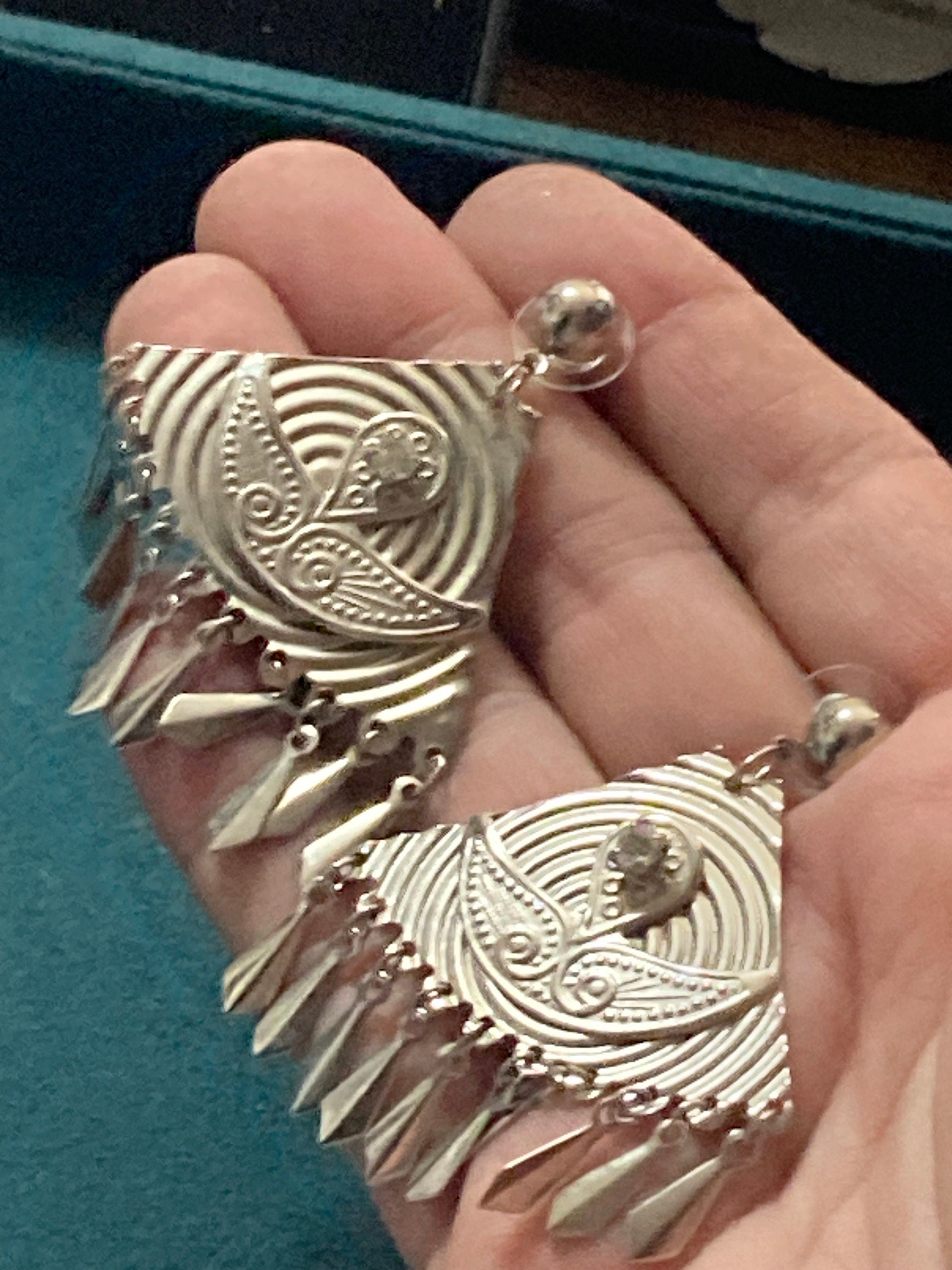 Vintage Aztec embossed panel silver tone dangly drop earrings pierced