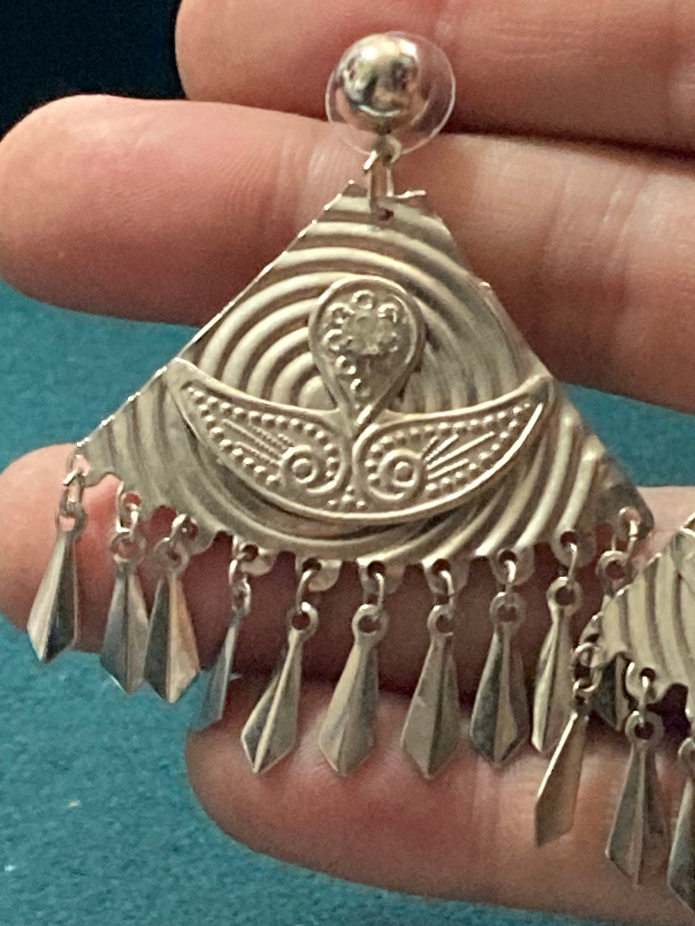 Vintage Aztec embossed panel silver tone dangly drop earrings pierced