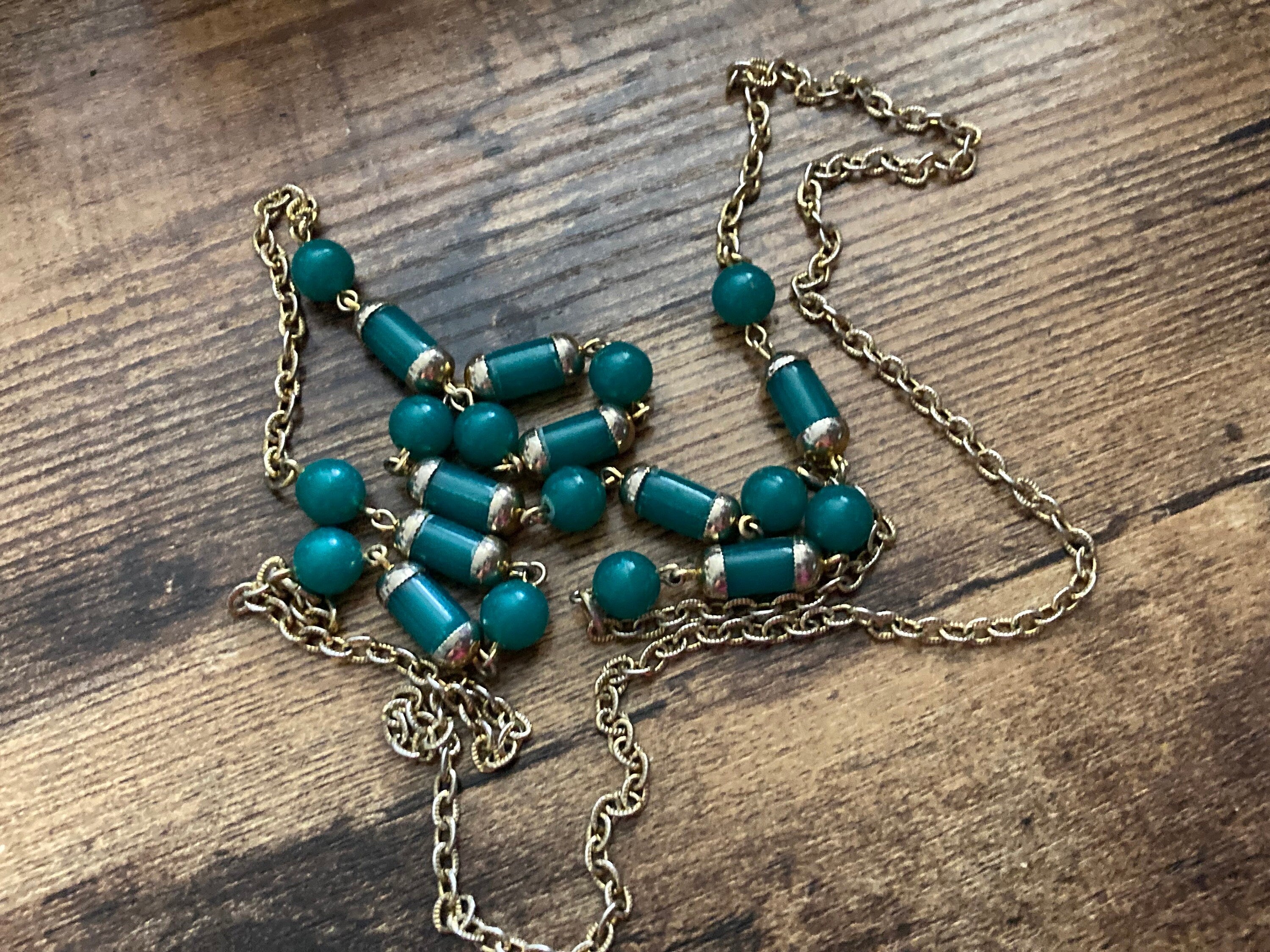 Vintage 1960s gold tone bright green plastic beaded station link necklace