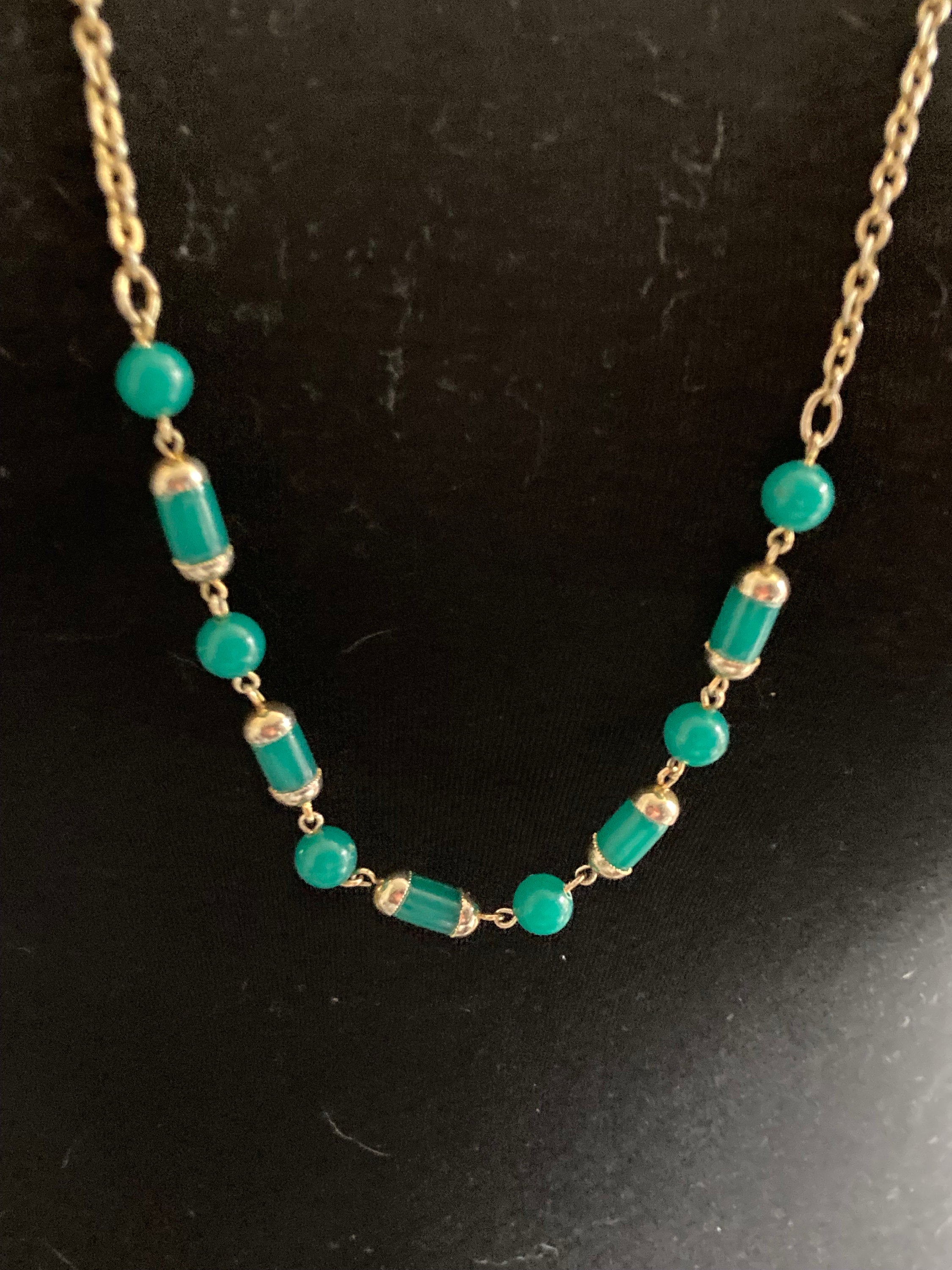 Vintage 1960s gold tone bright green plastic beaded station link necklace