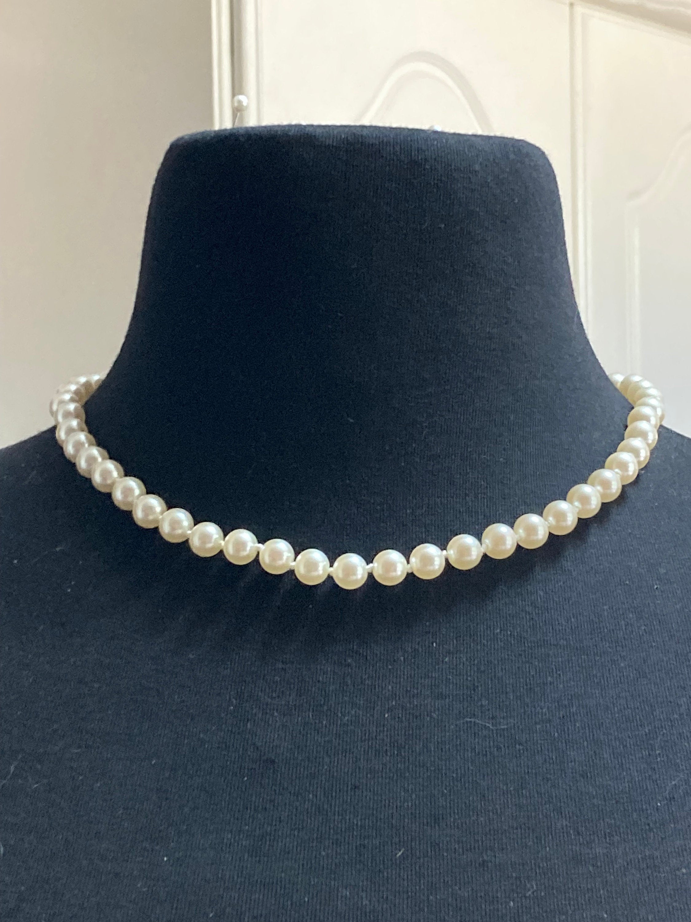 cream faux pearl collar necklace with knotted glass beads 48.5cm gold tone