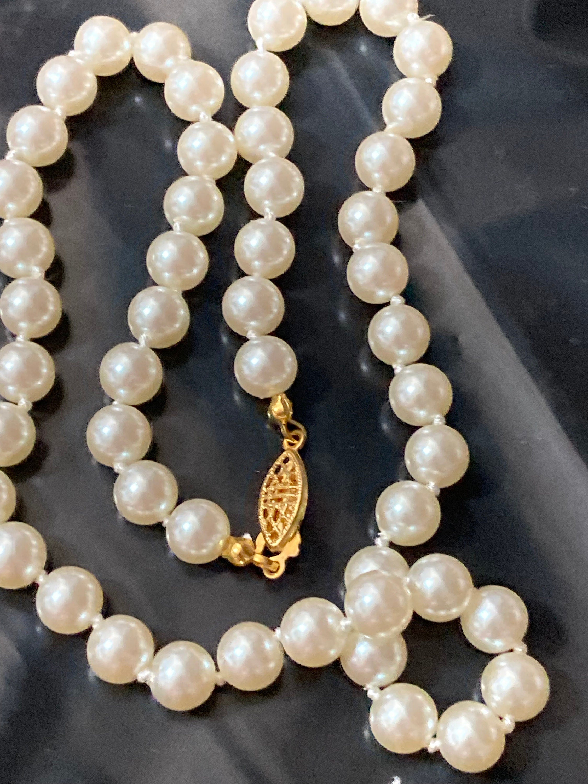cream faux pearl collar necklace with knotted glass beads 48.5cm gold tone
