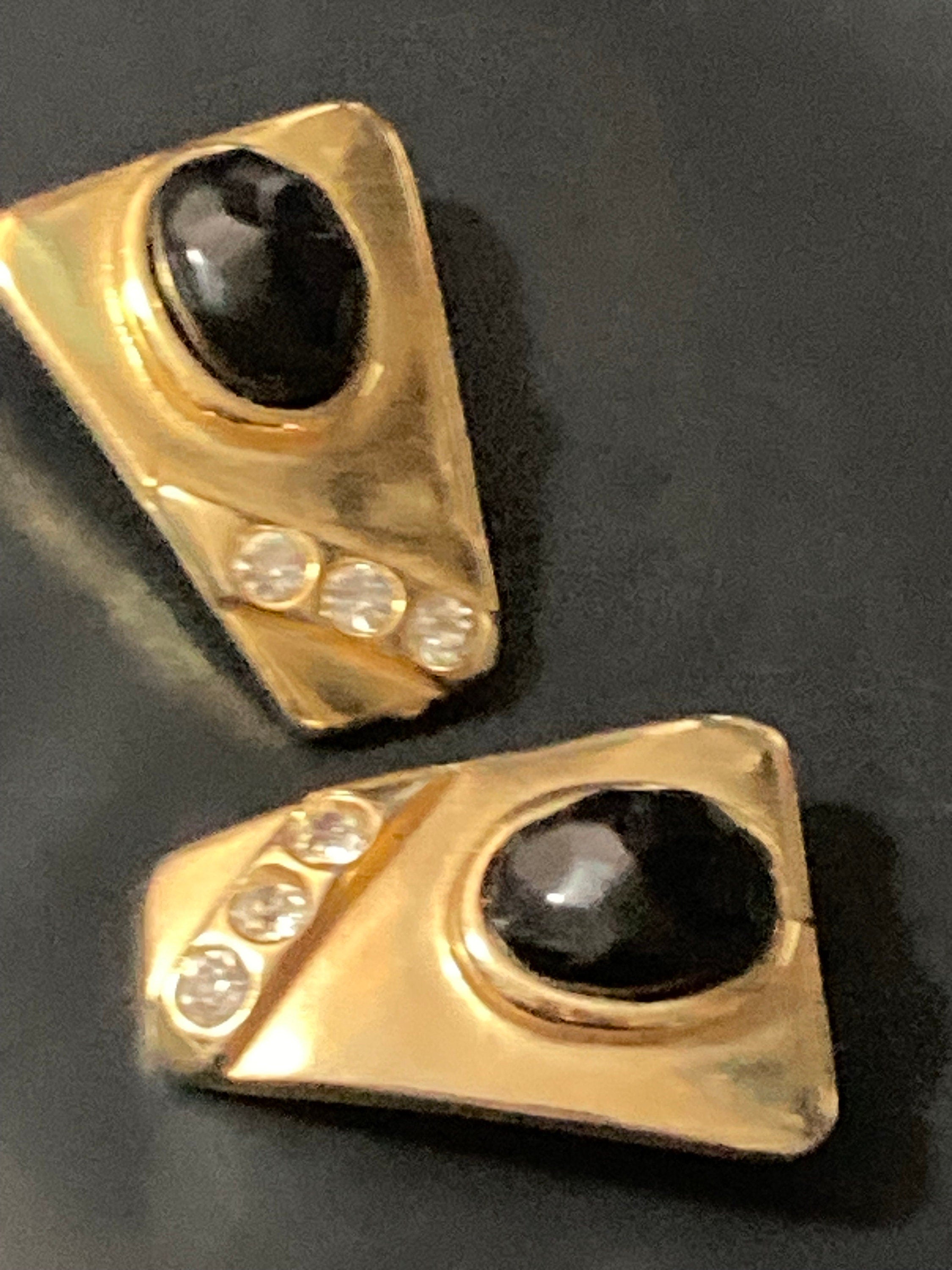 Signed Rita Frascione vintage Gold tone gold black cabochon clip on earrings stud