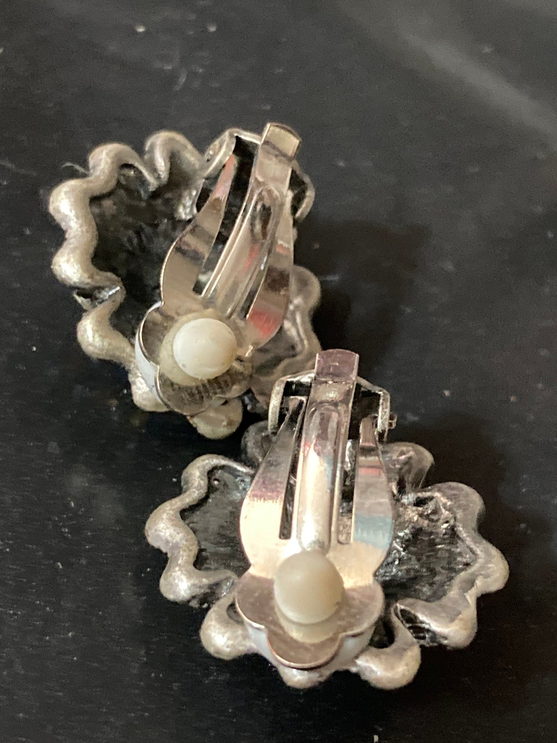 Retro rainbow AB Aurora borealis diamanté Silver Tone Clip On Earrings