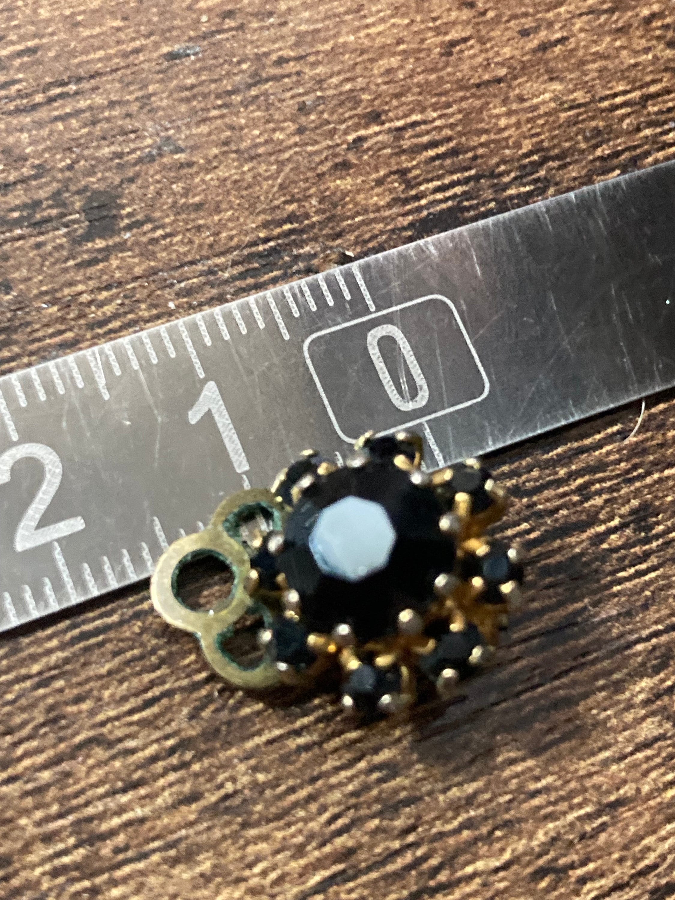 Vintage small round black glass Rhinestone Diamanté Clip On Stud Earrings Mid Century