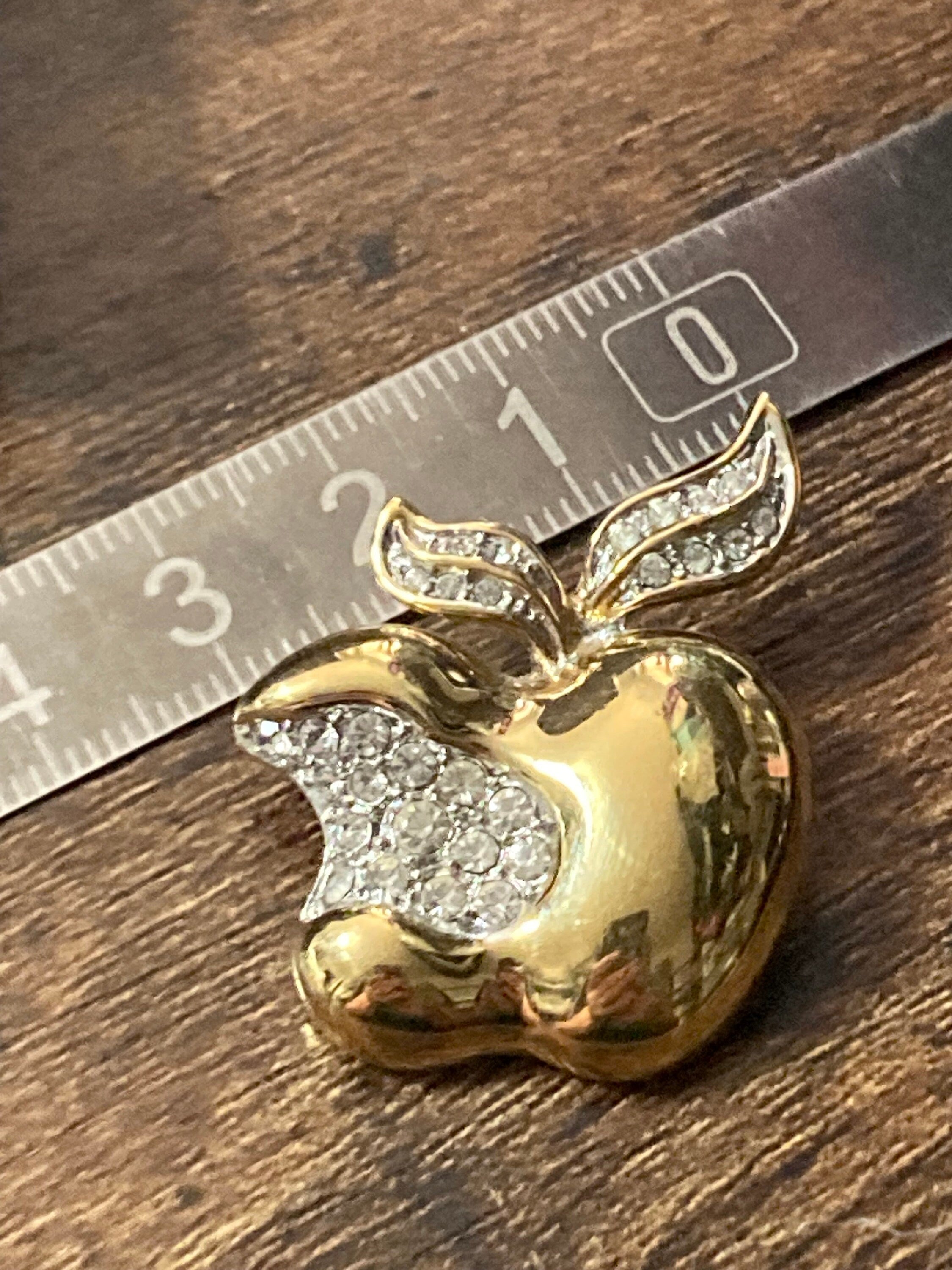 Retro gold clear diamanté glass apple fruit  brooch