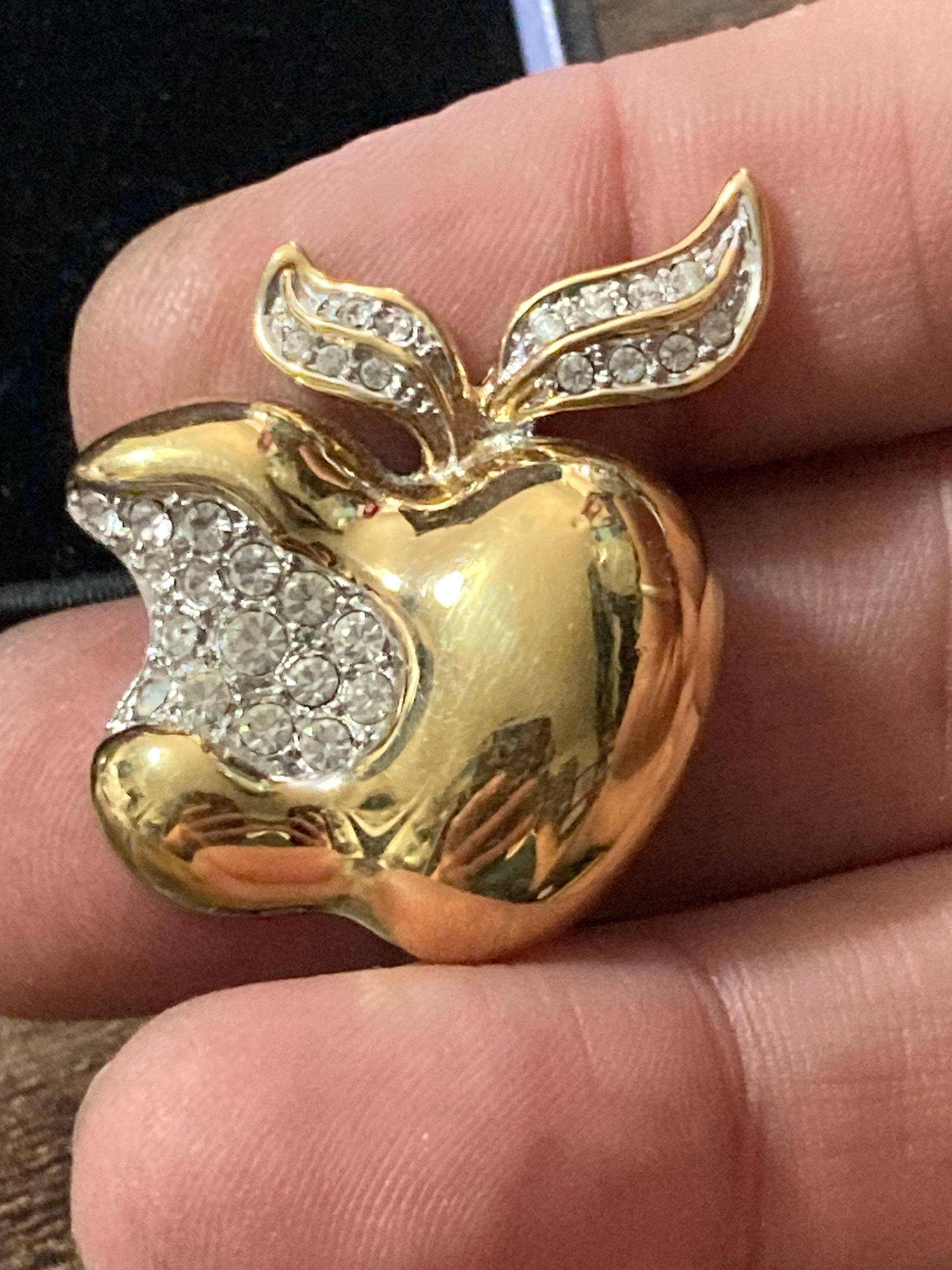 Retro gold clear diamanté glass apple fruit  brooch