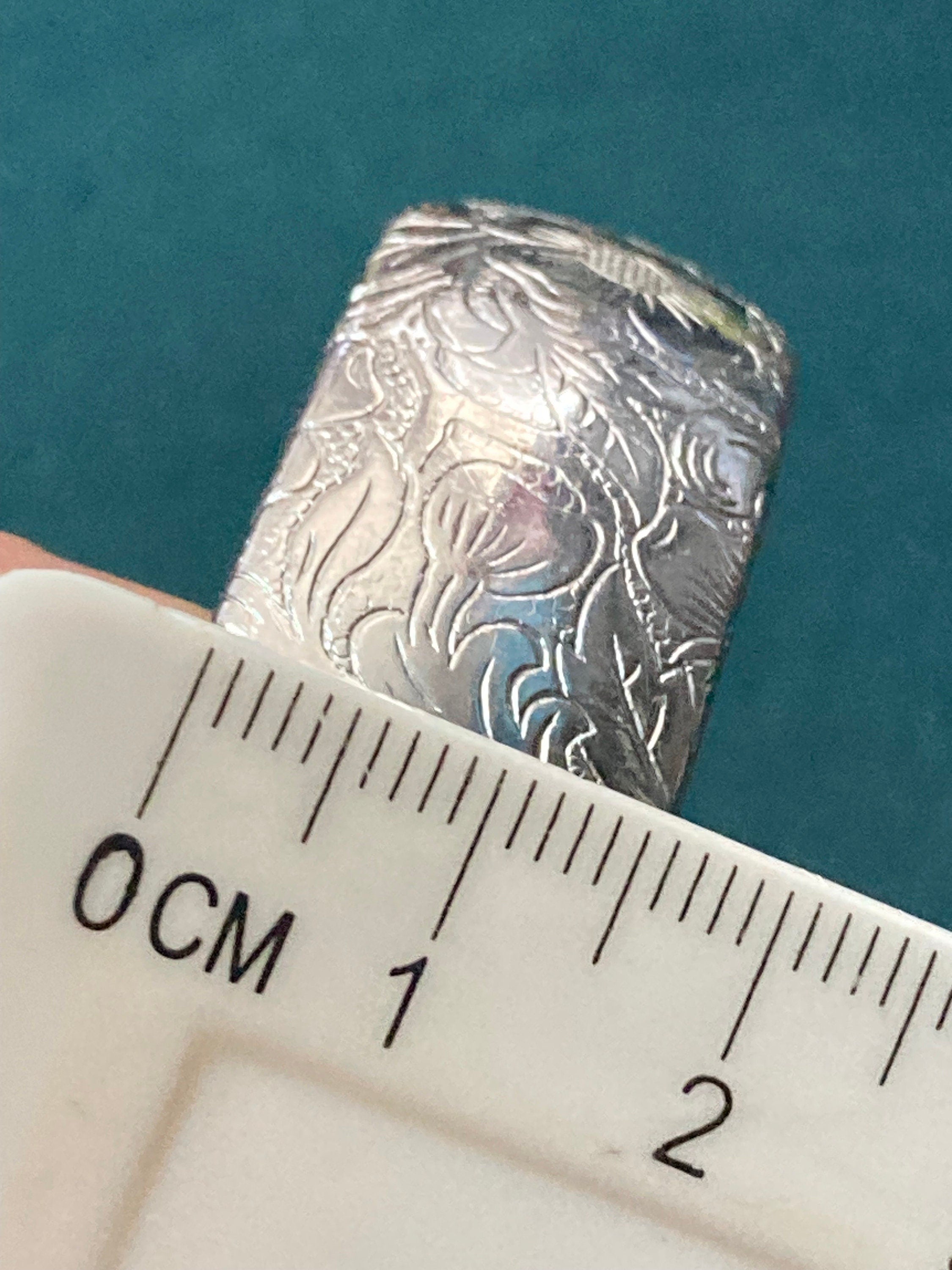 1970s signed Hong Kong  Vintage Silver tone Hinged floral etched oval clamper Bangle Bracelet