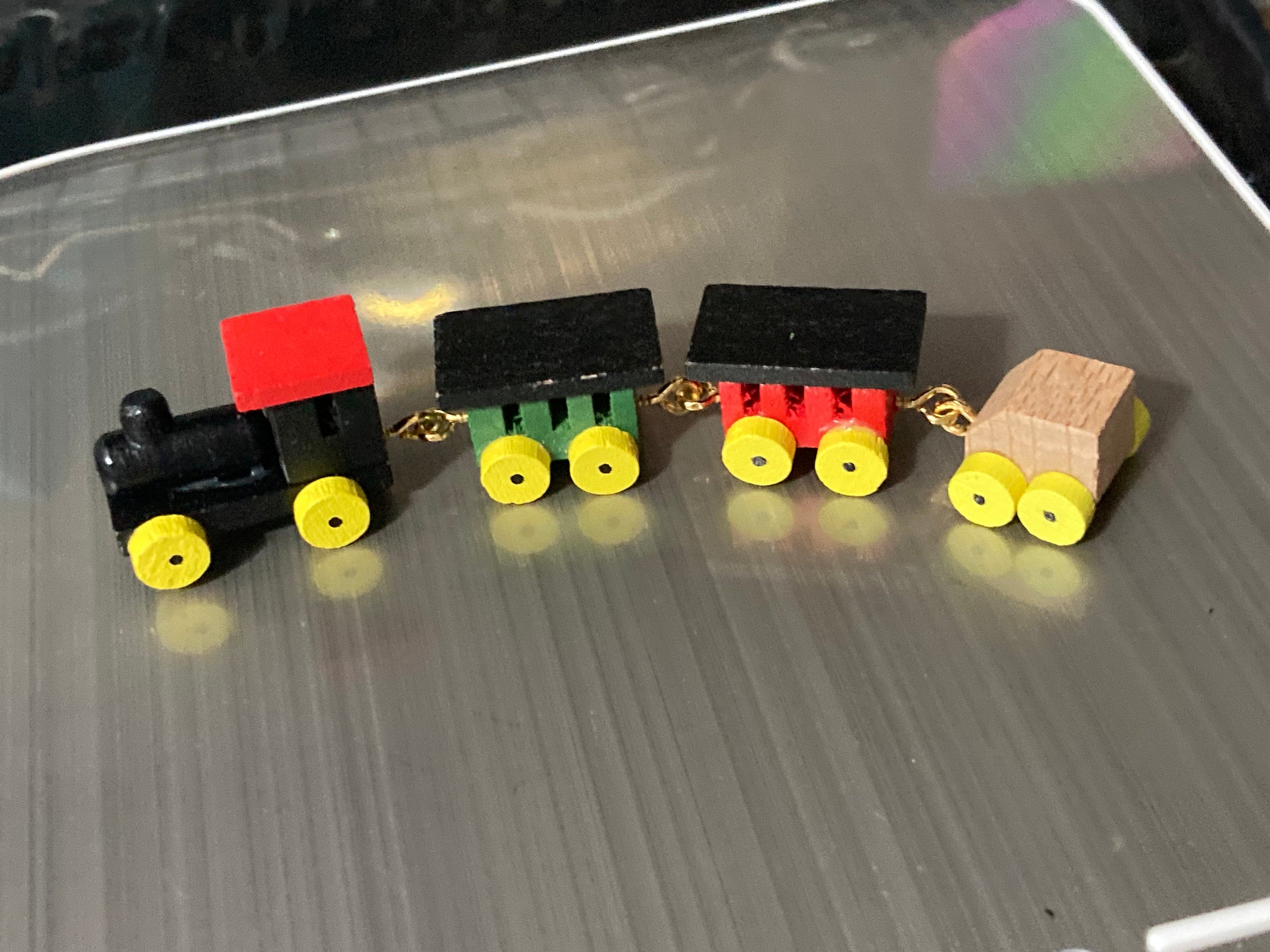 Miniature Wooden toy Train and carriages Birthday cake toppers decoration dollshouse micro mini scenery