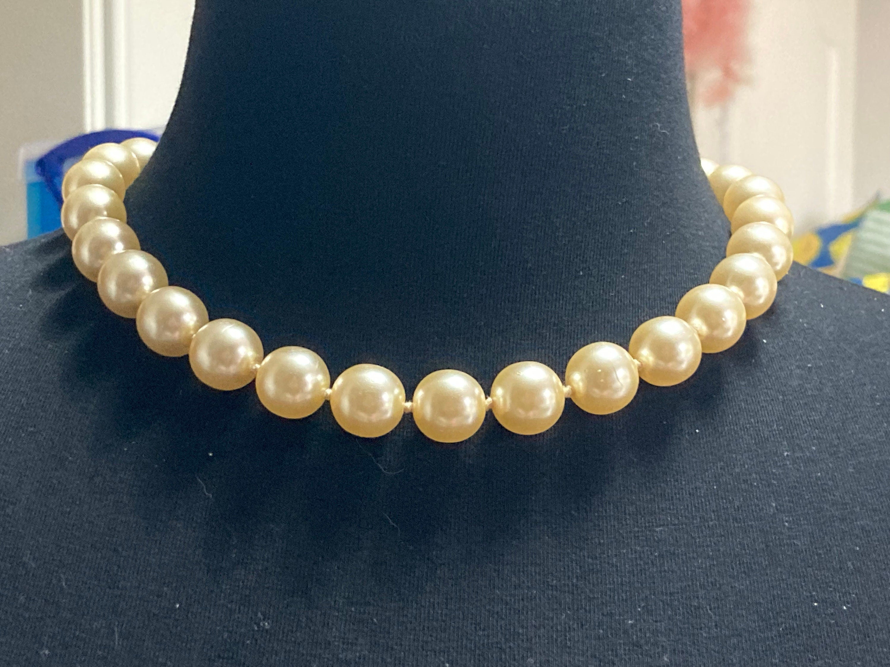 retro very chunky faux 1.5cm glass Pearl necklace