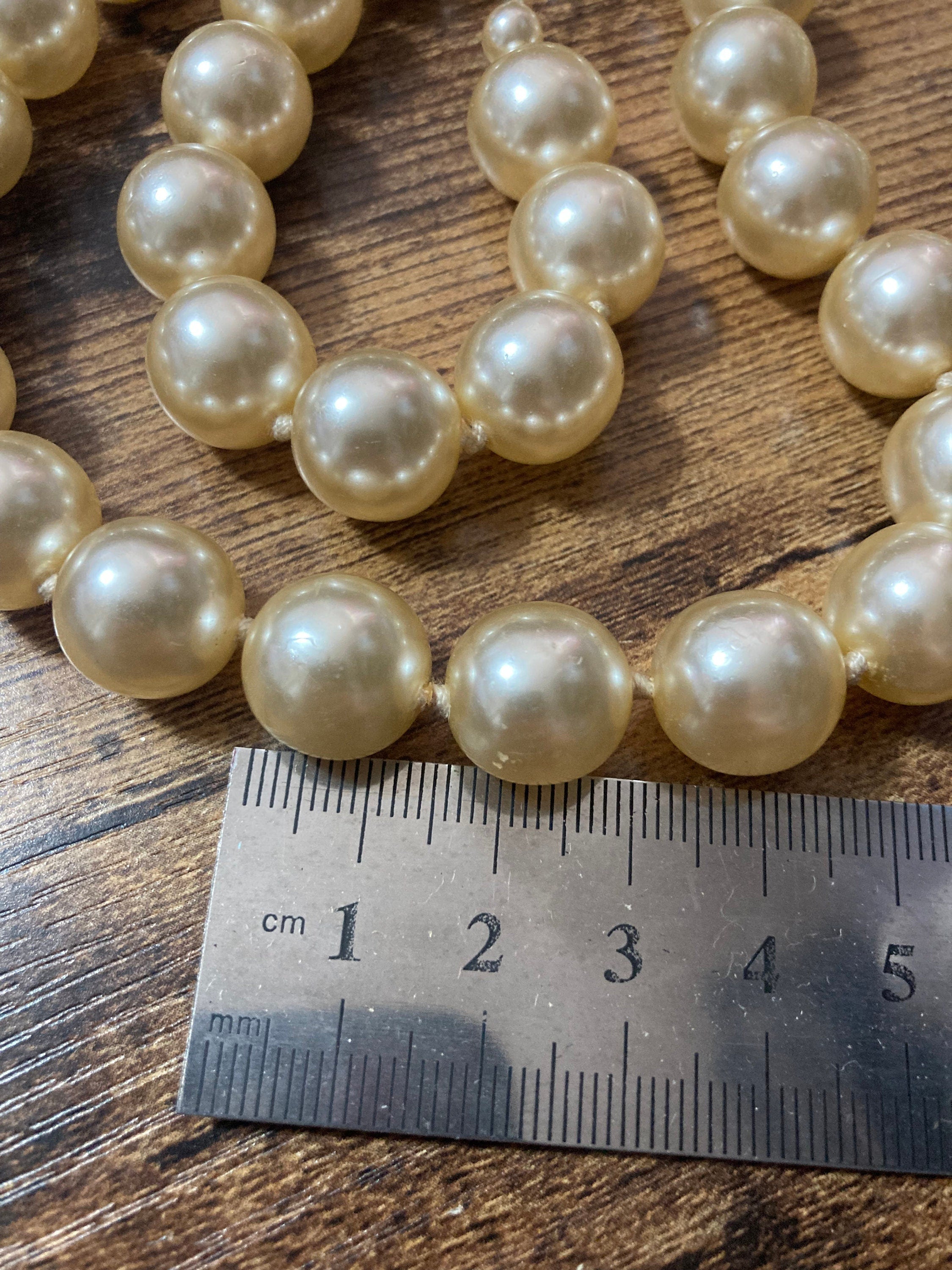 retro very chunky faux 1.5cm glass Pearl necklace