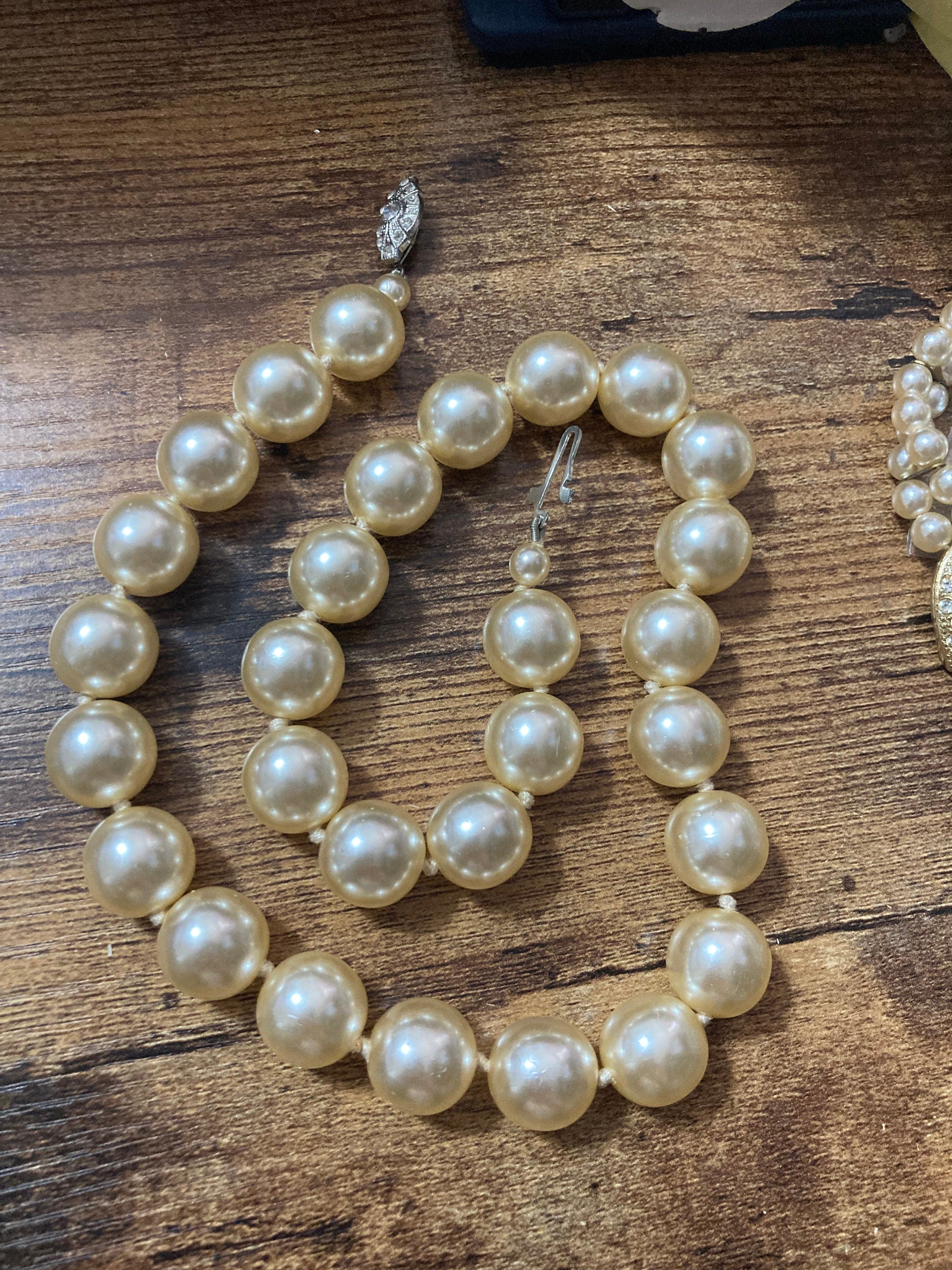 retro very chunky faux 1.5cm glass Pearl necklace