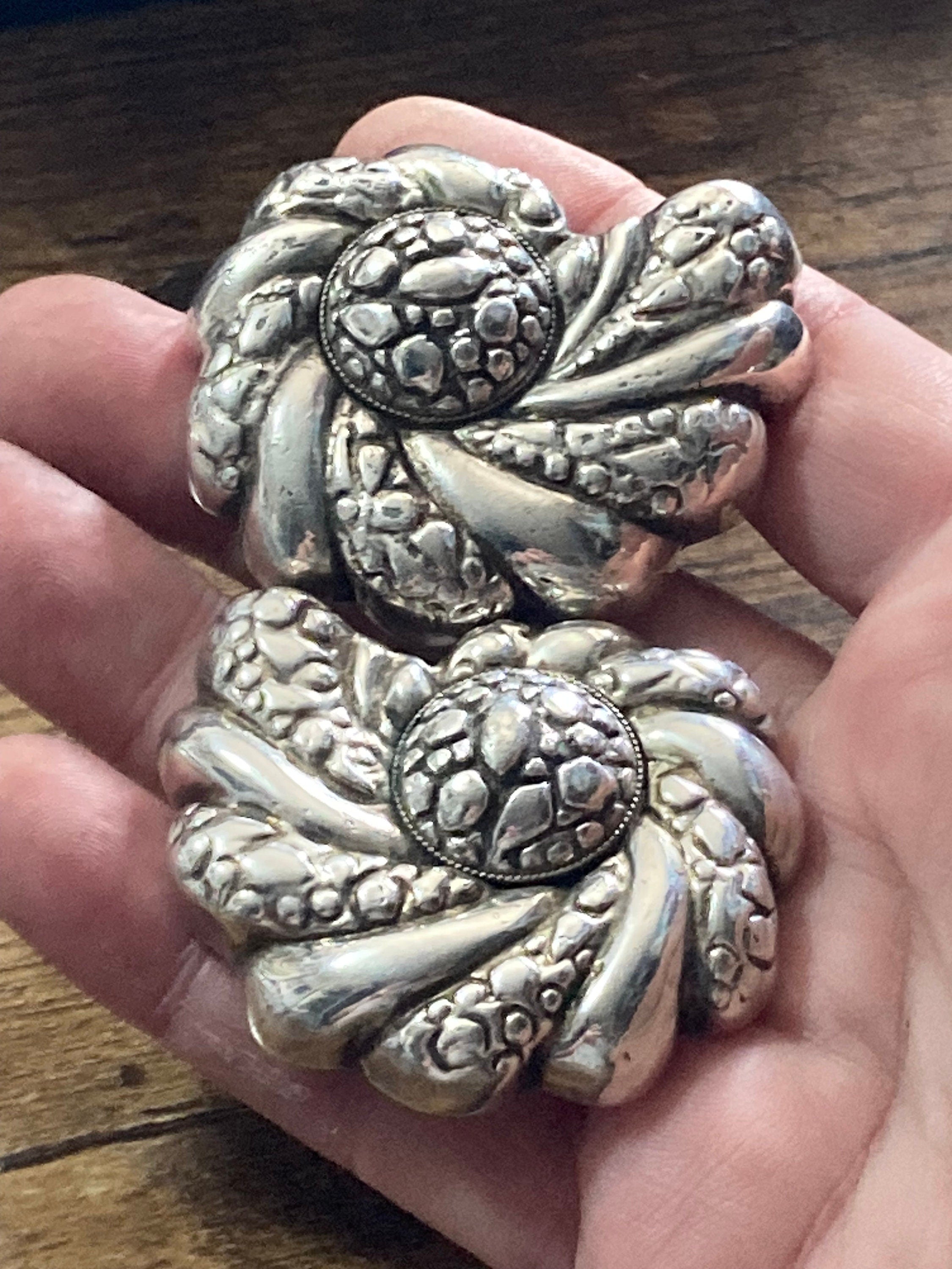 Oversized Signed UNE LIGNE Paris silver tone metal sea shell ammonite clip on stud earrings