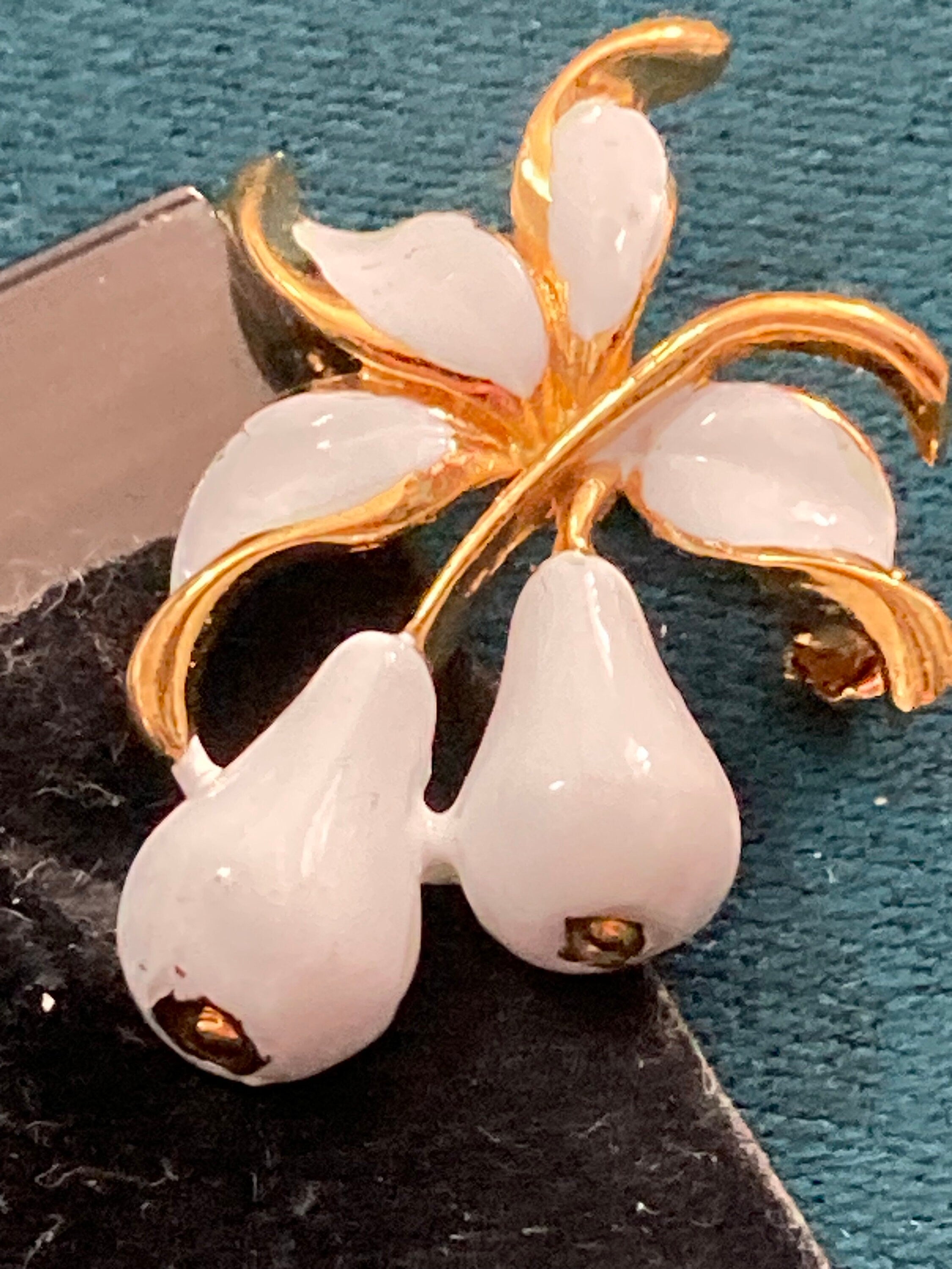 Small 22k gold plated VENDOME white pear fruit brooch on original card