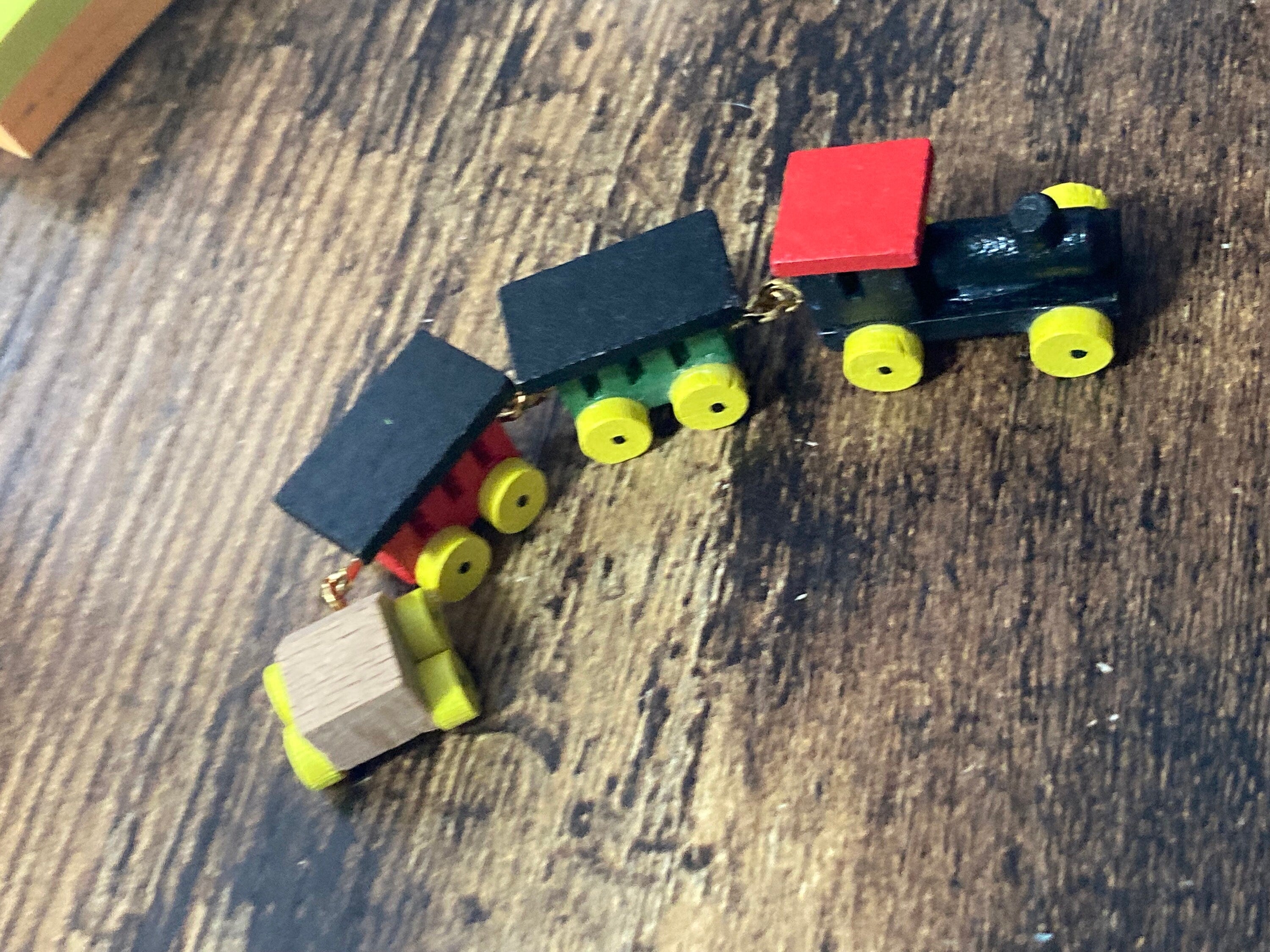 Miniature Wooden toy Train and carriages Birthday cake toppers decoration dollshouse micro mini scenery
