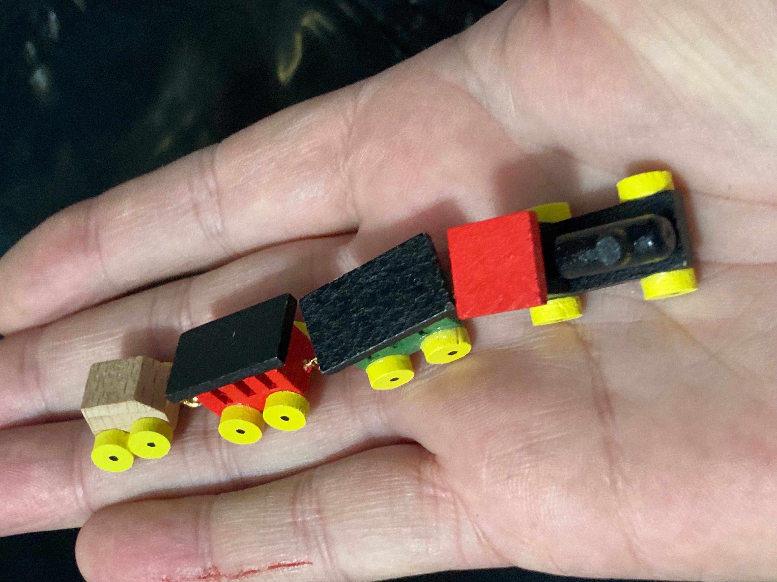 Miniature Wooden toy Train and carriages Birthday cake toppers decoration dollshouse micro mini scenery
