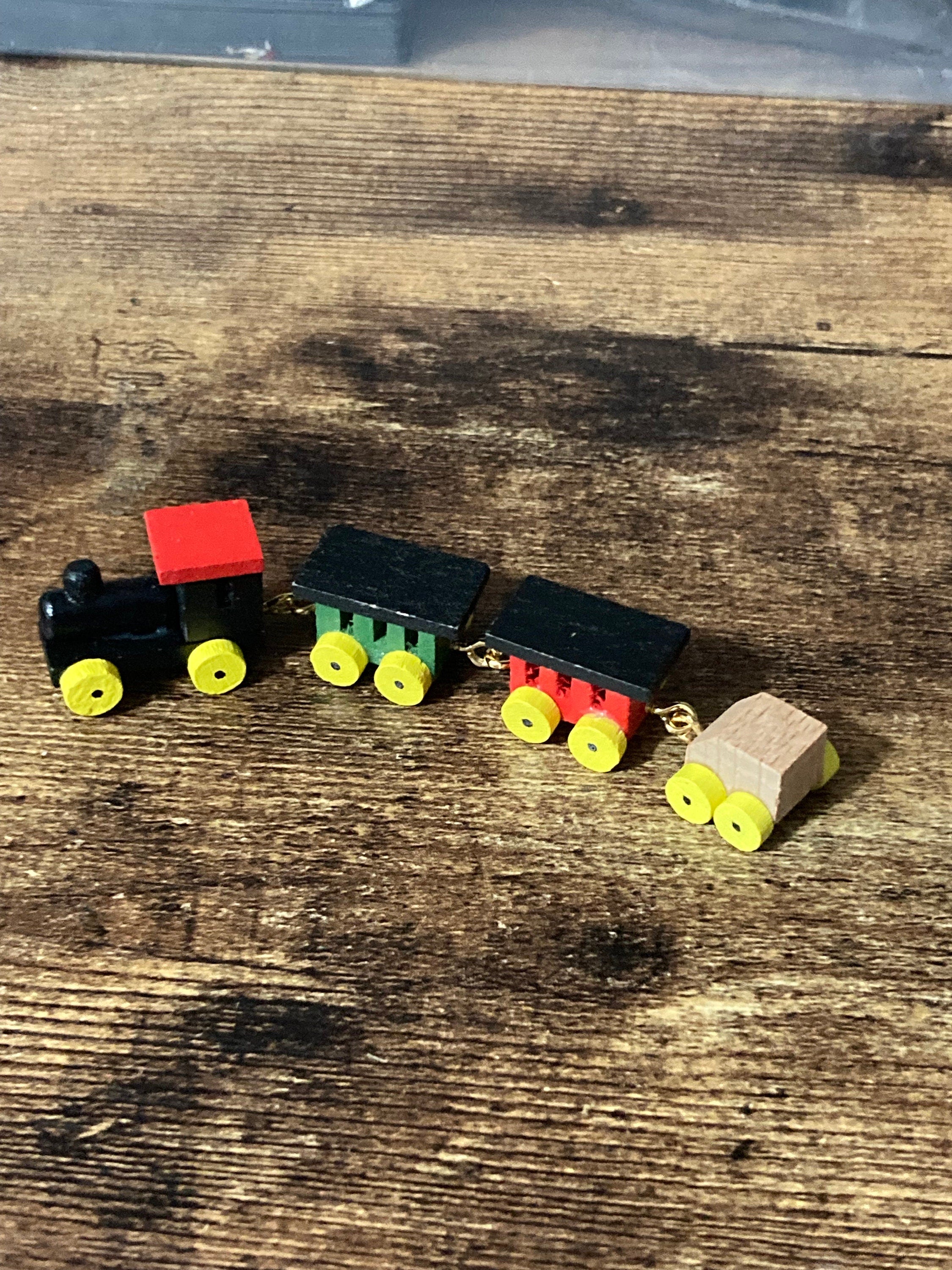 Miniature Wooden toy Train and carriages Birthday cake toppers decoration dollshouse micro mini scenery
