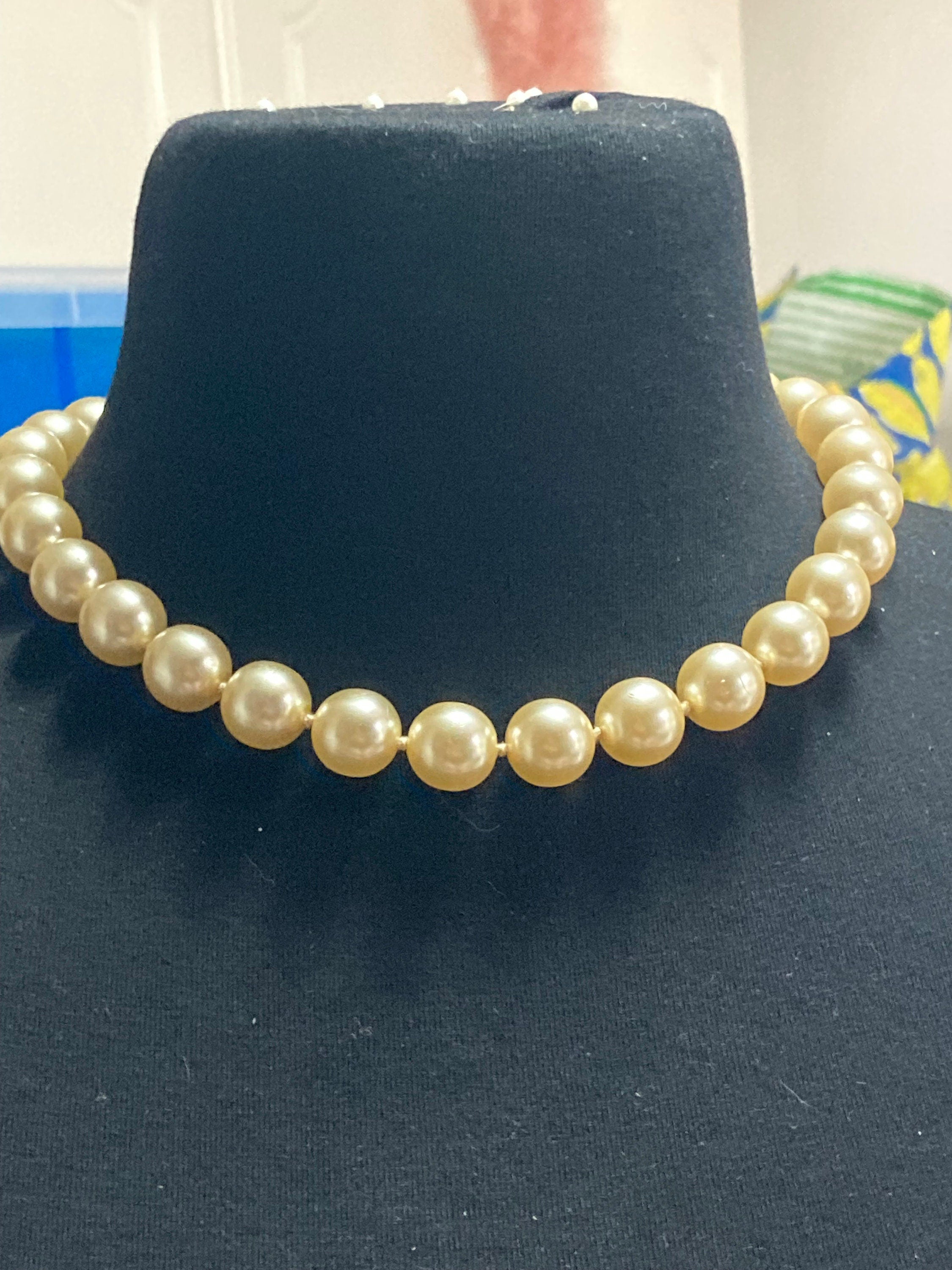 retro very chunky faux 1.5cm glass Pearl necklace