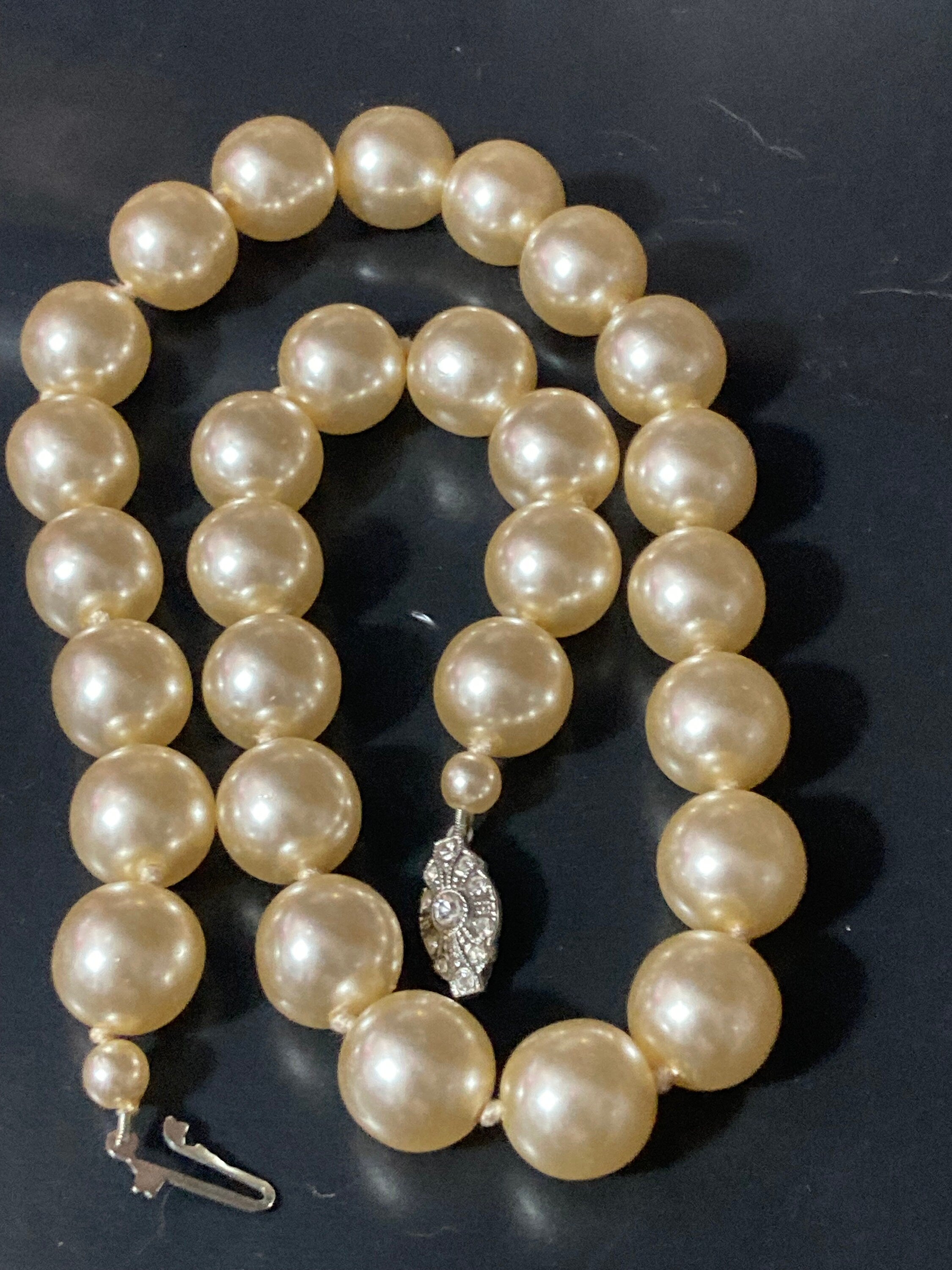 retro very chunky faux 1.5cm glass Pearl necklace
