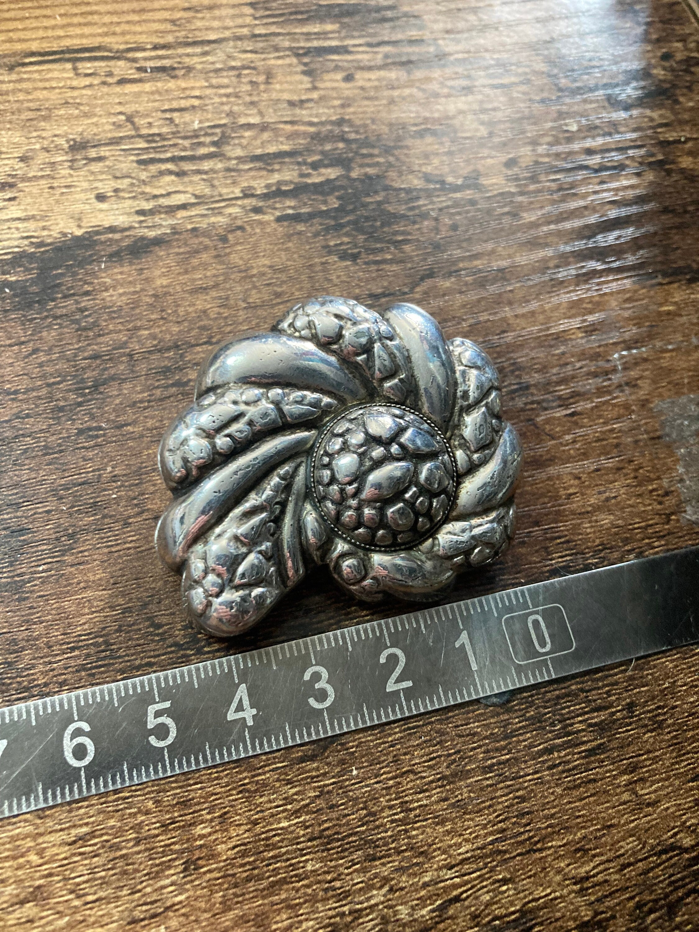 Oversized Signed UNE LIGNE Paris silver tone metal sea shell ammonite clip on stud earrings