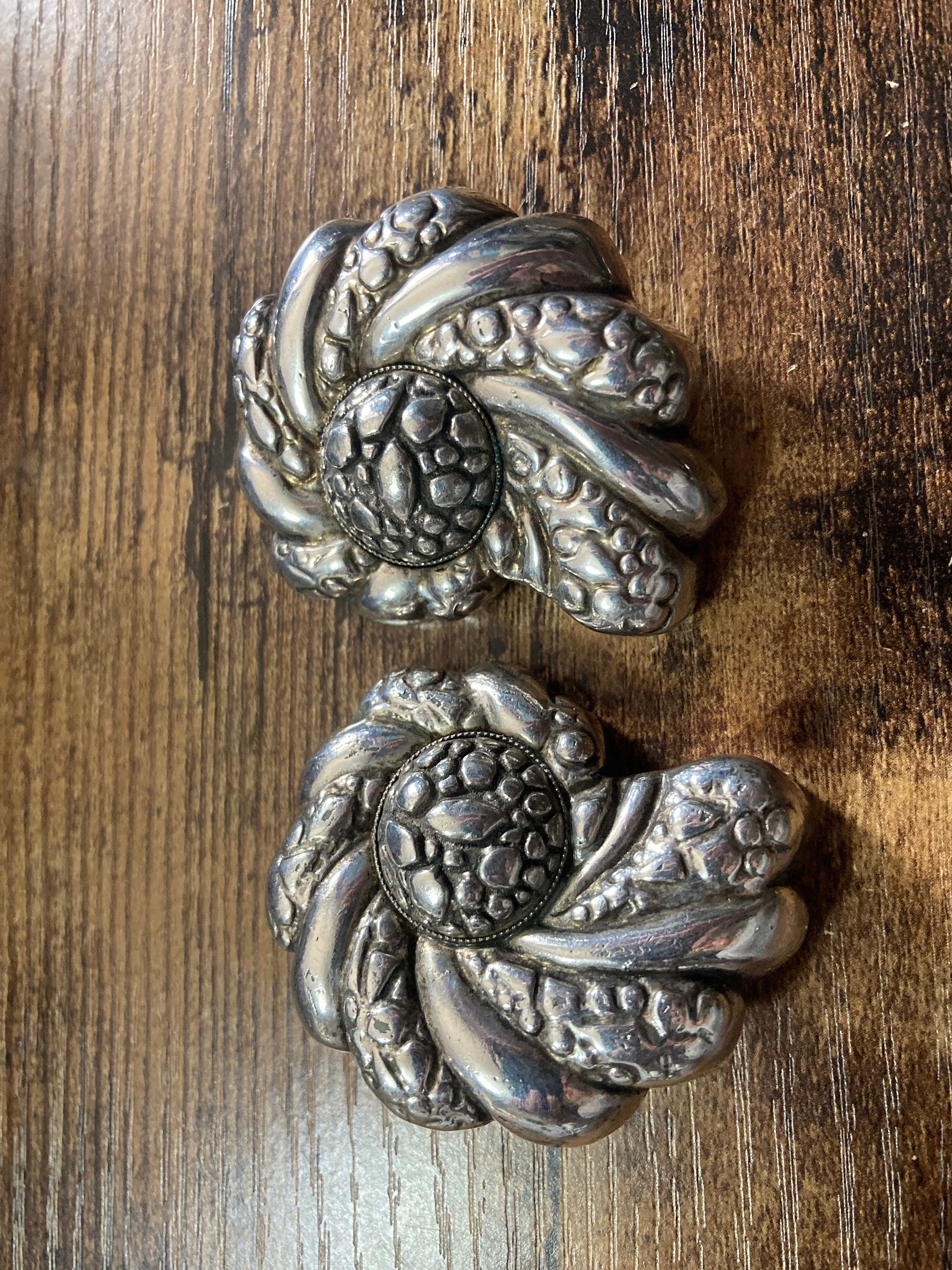 Oversized Signed UNE LIGNE Paris silver tone metal sea shell ammonite clip on stud earrings