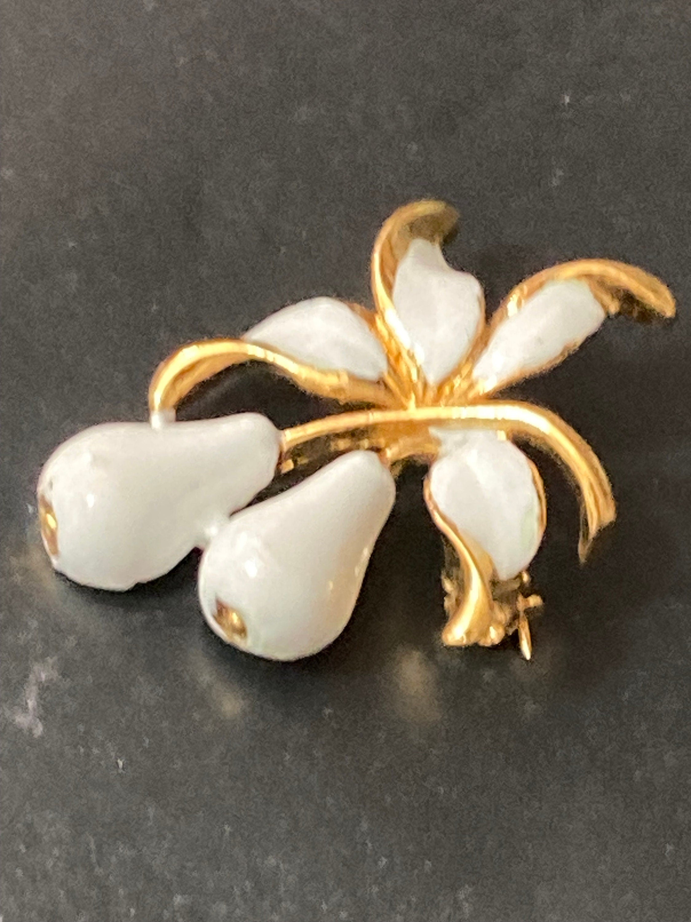 Small 22k gold plated VENDOME white pear fruit brooch on original card