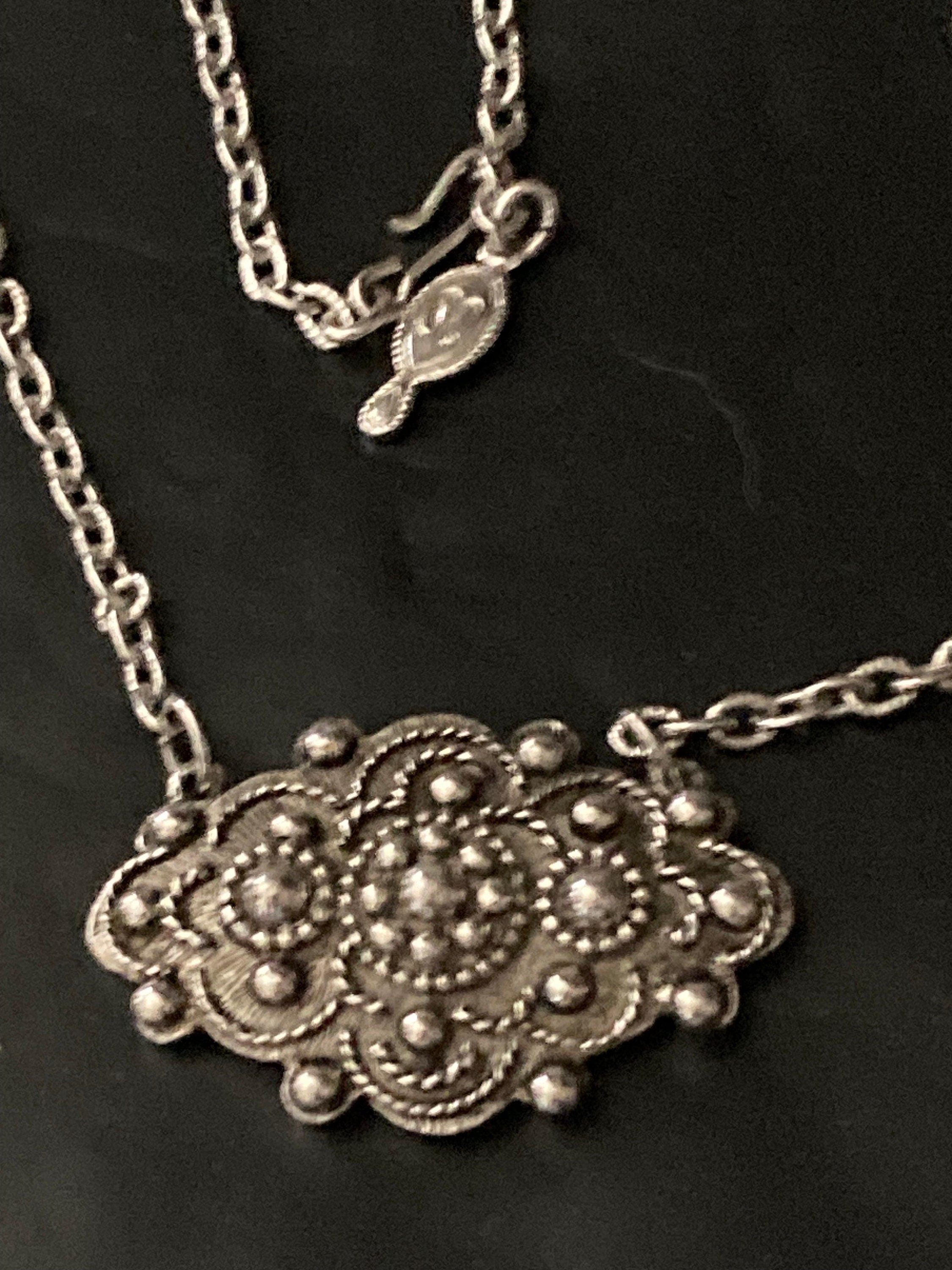 Signed Sarah Coventry silver tone Etruscan fancy link pendant necklace